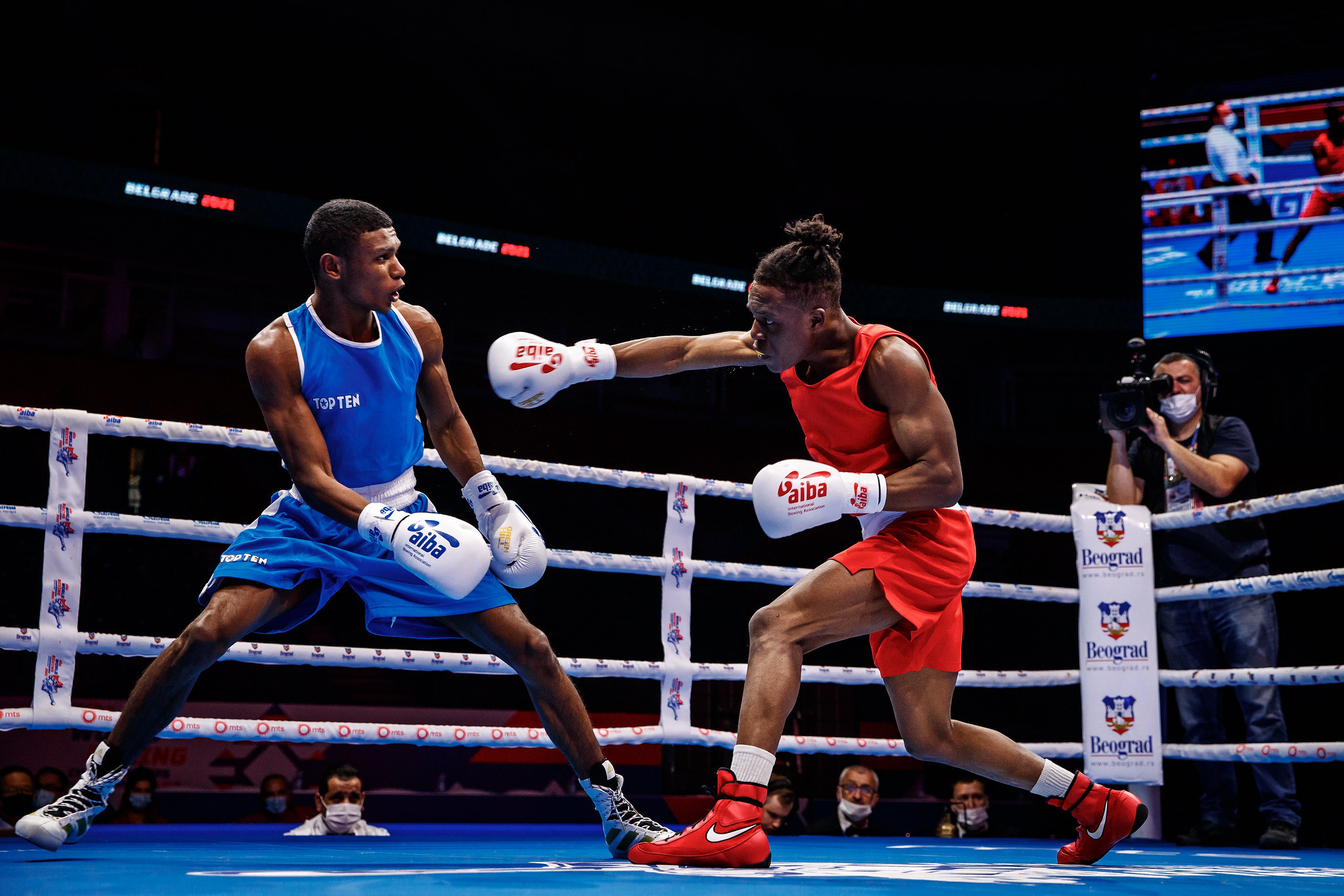 Samuel Kistohurry of France, left, was the master of evasion in his bout with Fawaz Aborode of the Fair Chance Team ©AIBA