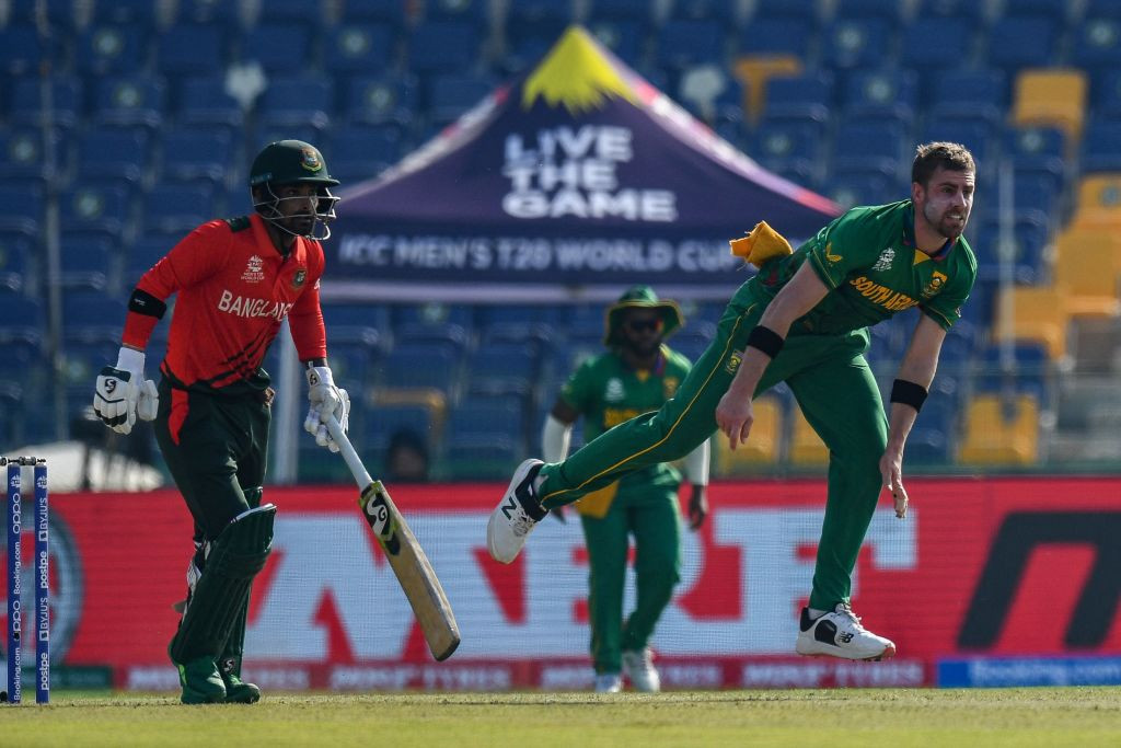 Anrich Nortje led the South African attack as they bowled out Bangladesh for 84 ©Getty Images