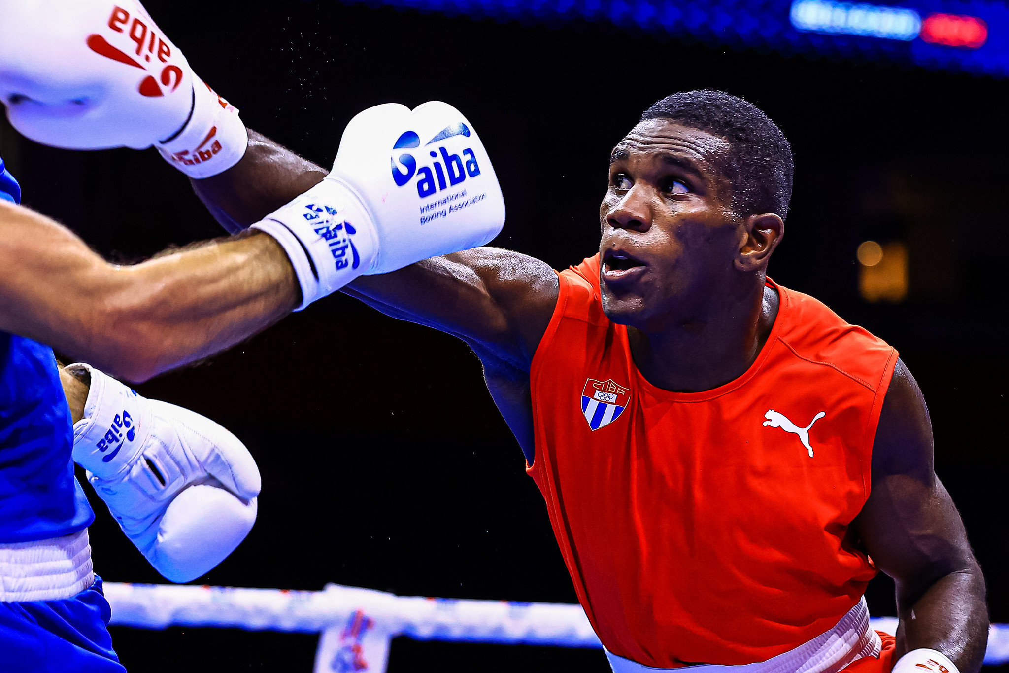 Yoenlis Hernandez made it through to the under-75kg semi-finals for Cuba ©AIBA