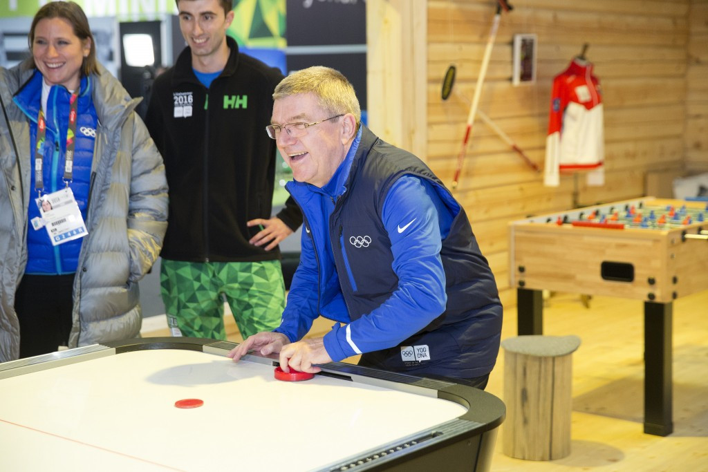 Thomas Bach meeting with athletes during his tour today ©IOC/Flickr