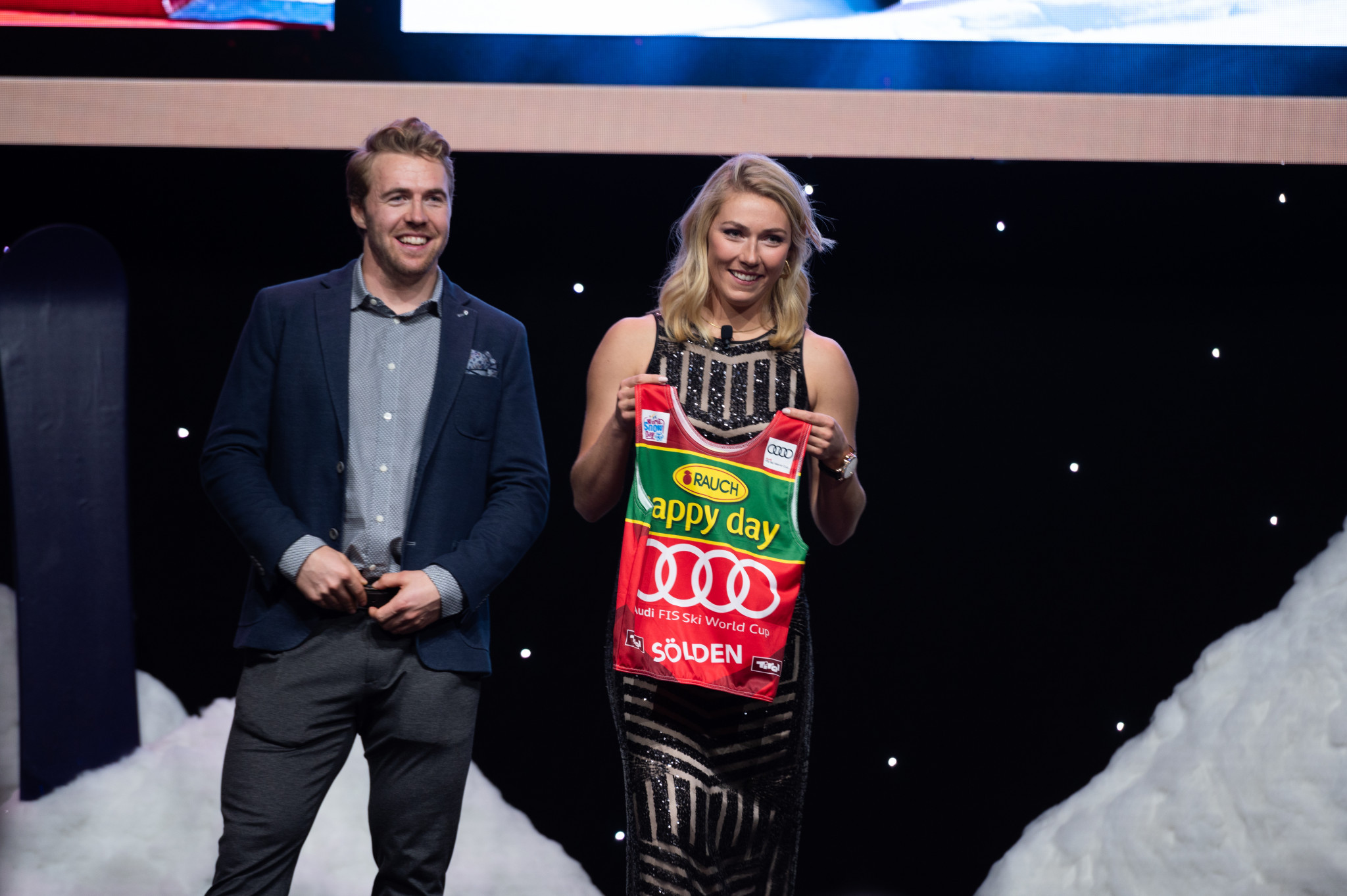 American Alpine skier Mikaela Shiffrin, right, auctioned her giant slalom leader bib from last month's FIS Alpine Skiing World Cup in Sölden at the Annual New York Gold Medal Gala ©Getty Images