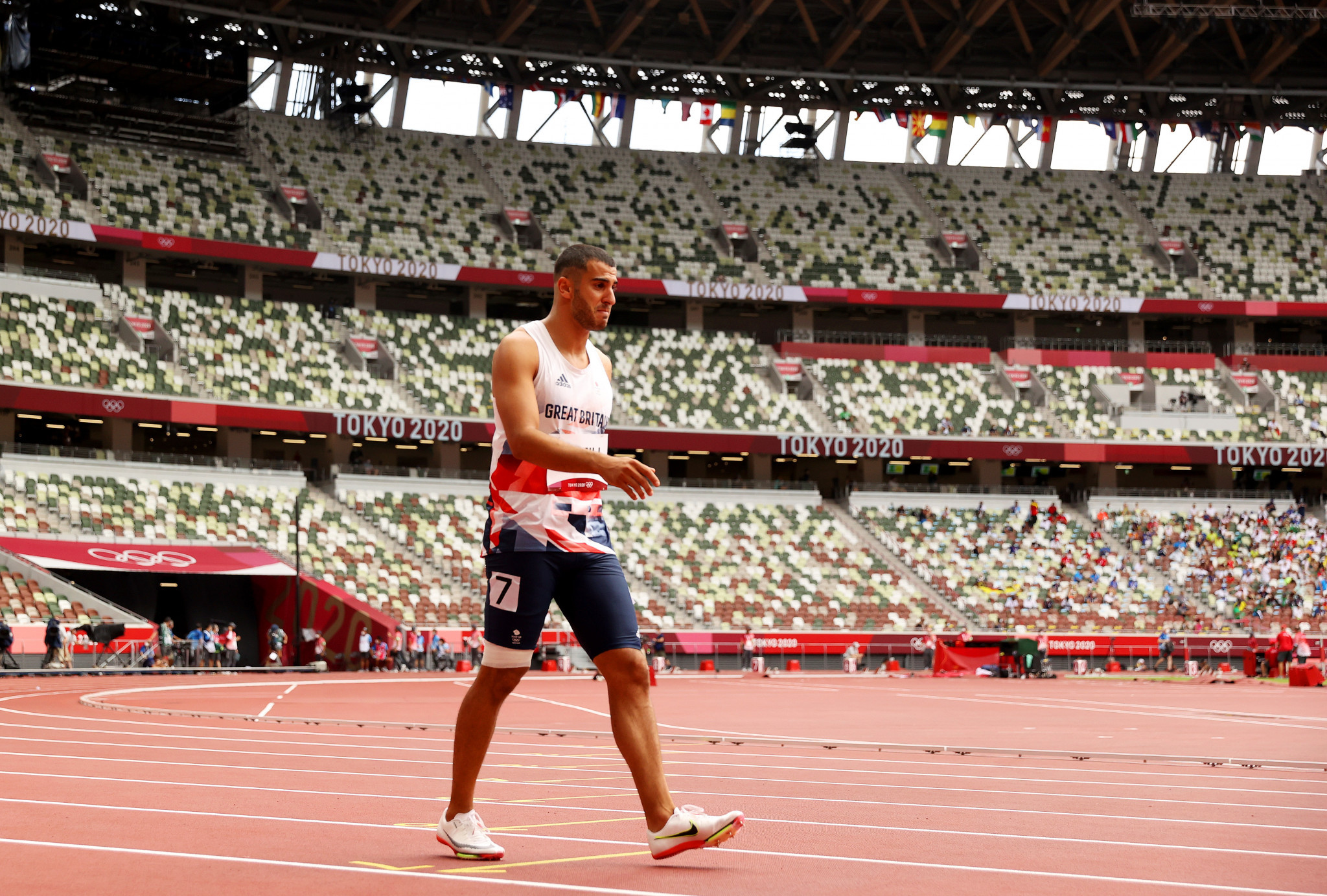 Adam Gemili, who pulled up injured at the Tokyo 2020 Olympics, has been instructed to cease contact with Reider by UK Athletics ©Getty Images