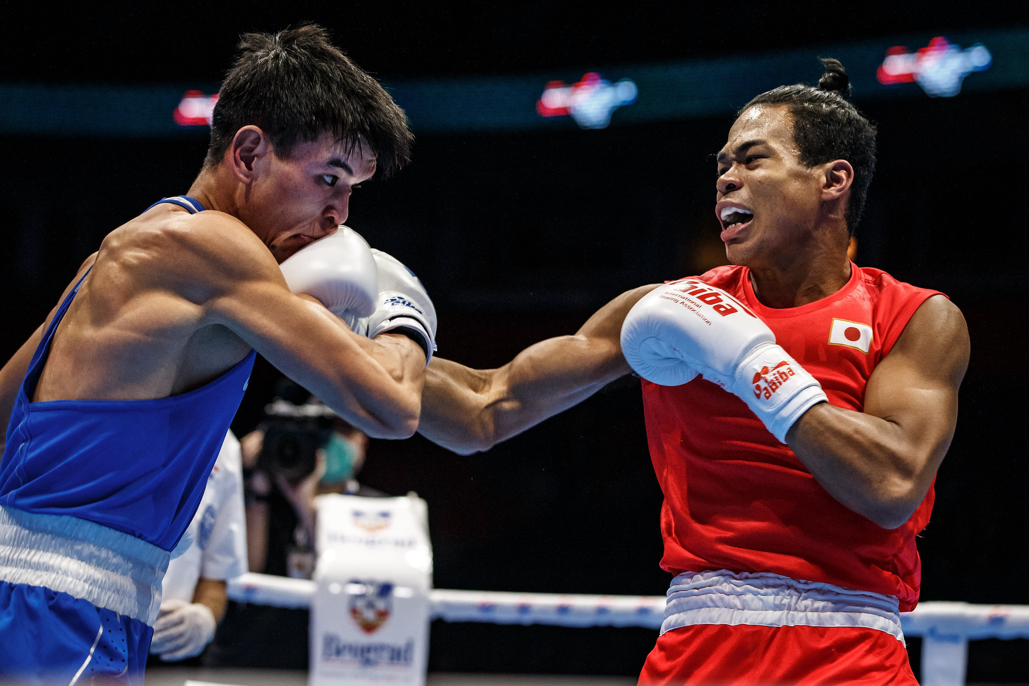 Sewon Okazawa, right, was able to make it to the under-67kg final despite difficult challenge from Ablaikhan Zhussupov ©AIBA