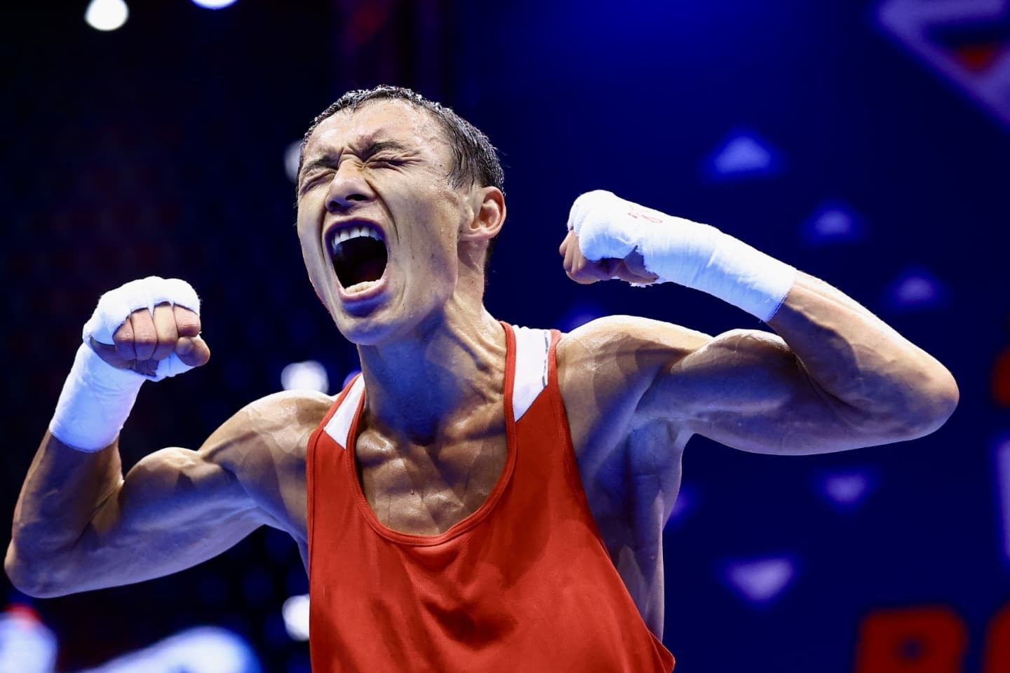 Temirtas Zhussupov of Kazakhstan defeated Wuttichai Yurachai of the Thai Boxing Federation to claim under-48kg gold ©AIBA