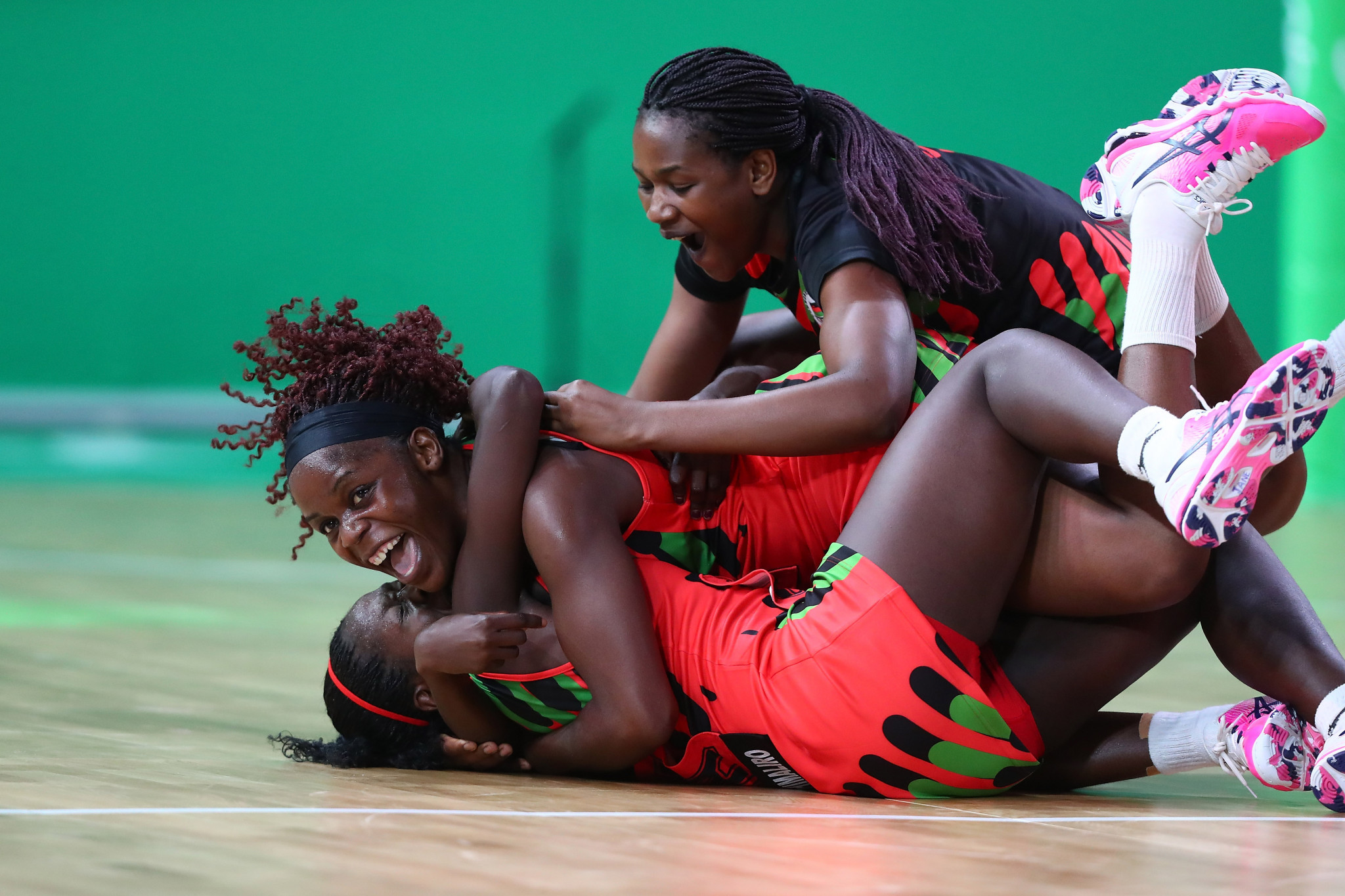 Malawi celebrate their famous netball win over New Zealand at Gold Coast 2018 ©Getty Images