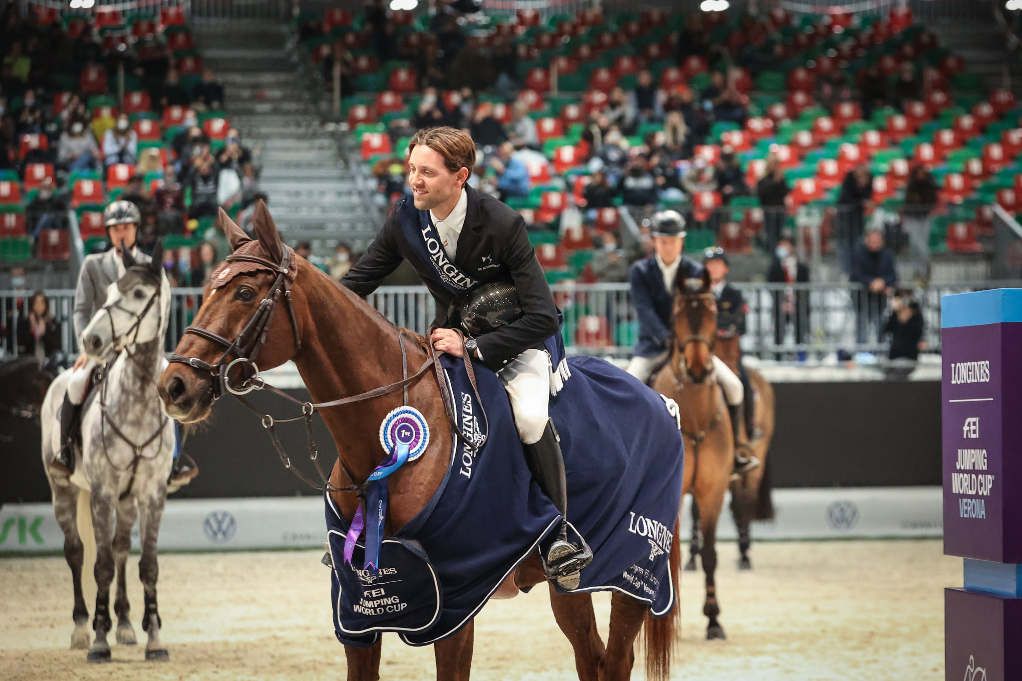 Simon Delestre celebrates with Hermes Ryan after triumphing in a 12 horse jump-off in Verona ©FEI/Massimo Argenziano