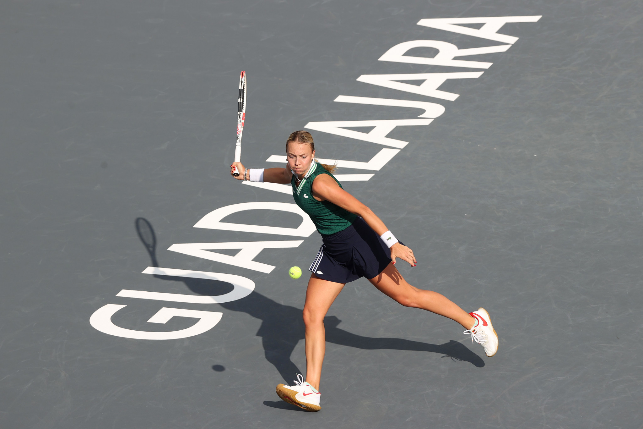 Kontaveit upsets Krejčíková at WTA Finals in Mexico