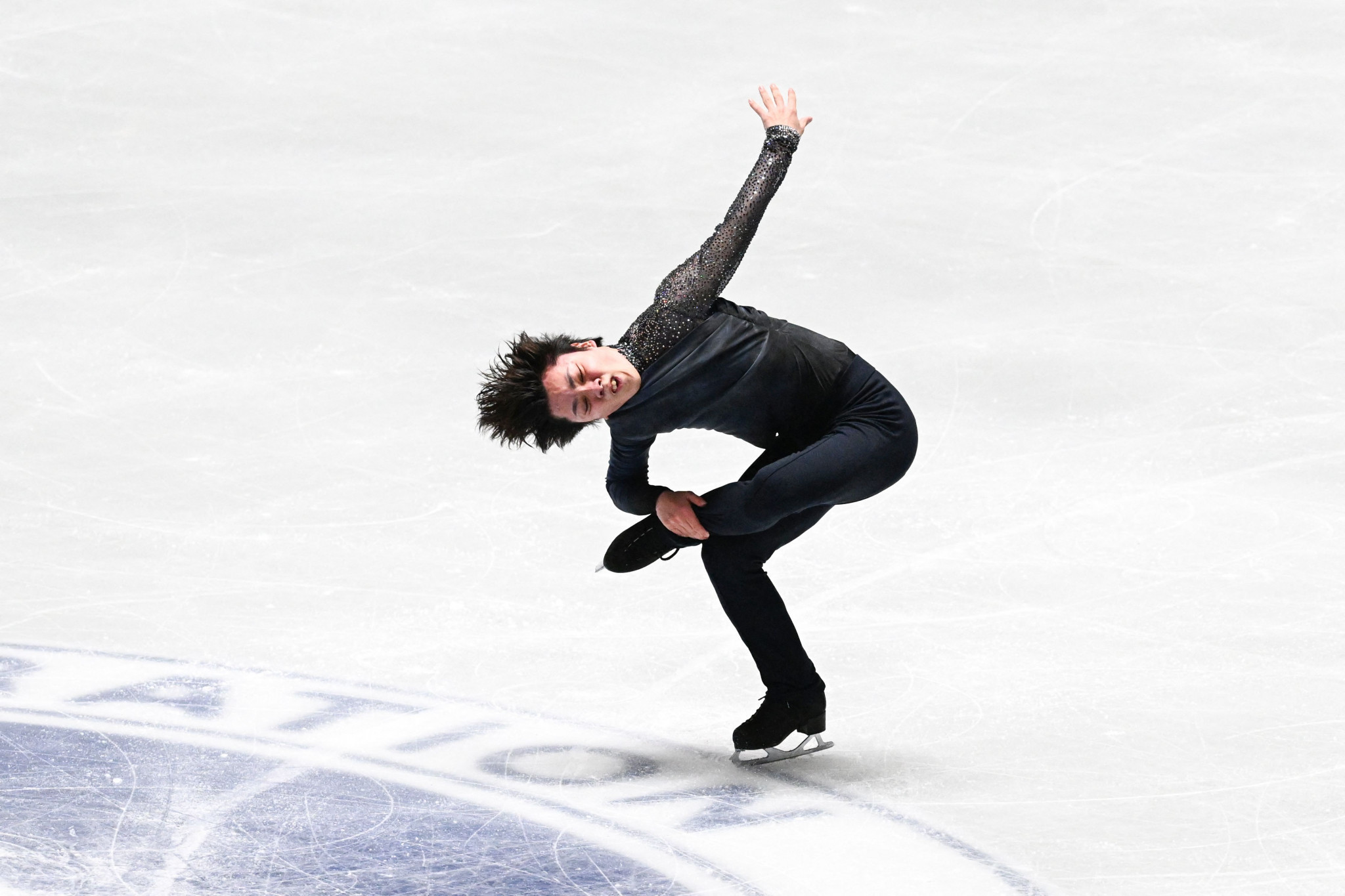 Shoma Uno leads the men's singles competition after the short programme ©Getty Images