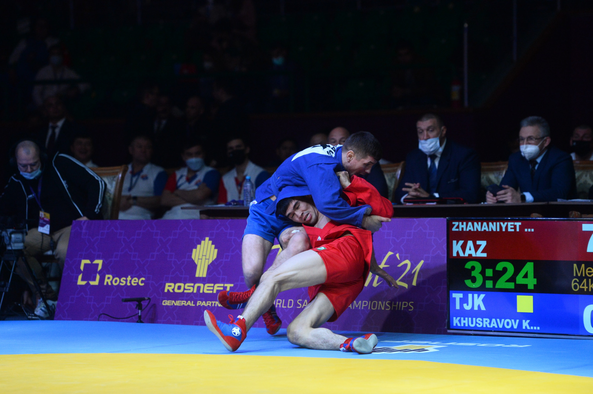 Rakhat Zhananiyet overpowers Khushqadam Khusravov on his way to winning Kazakhstan's second gold of the night ©FIAS