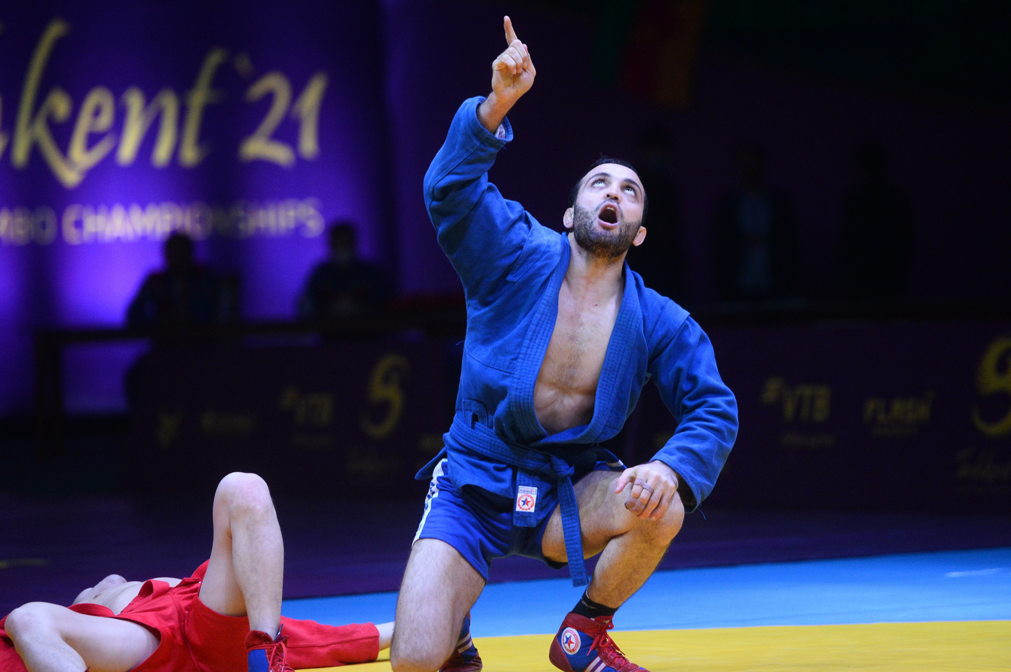 Akmaliddin Karimov celebrates after beating Sayan Khertek in the men's under-58kg final ©FIAS