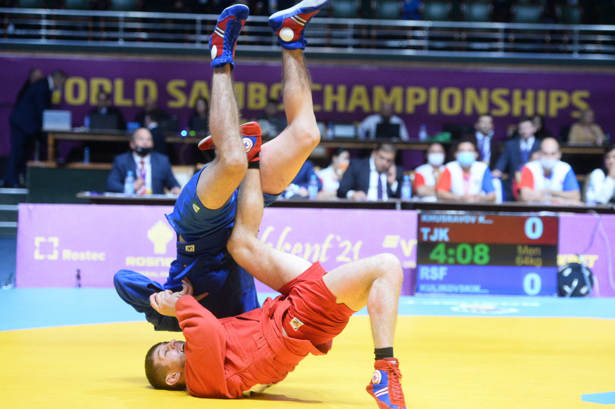 There were a number of titanic tussles on the mats at the Yunusobod Sport Complex ©FIAS 