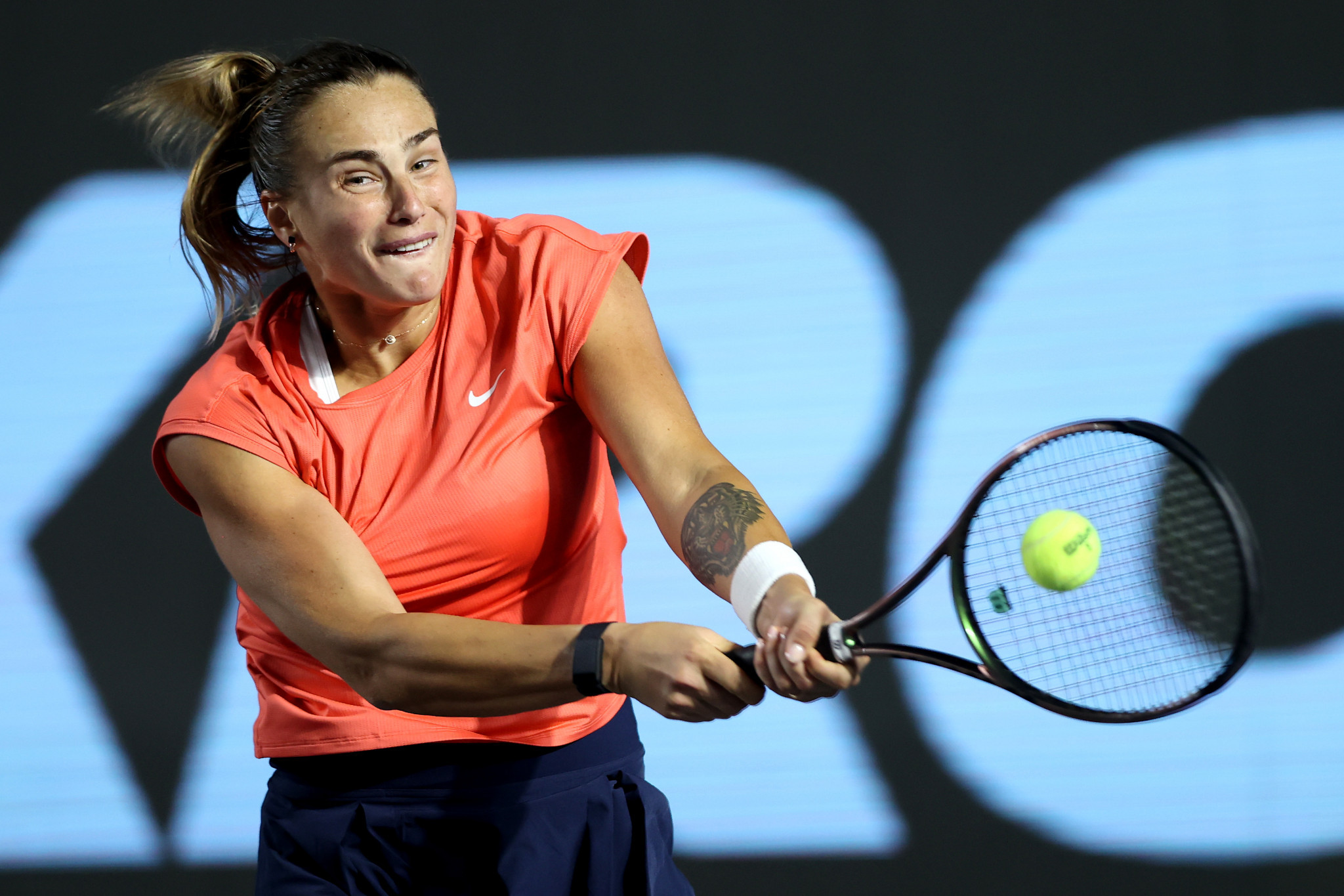 Aryna Sabalenka came from behind to beat Poland's Iga Świątek in the WTA Finals in Guadalajara ©Getty Images 