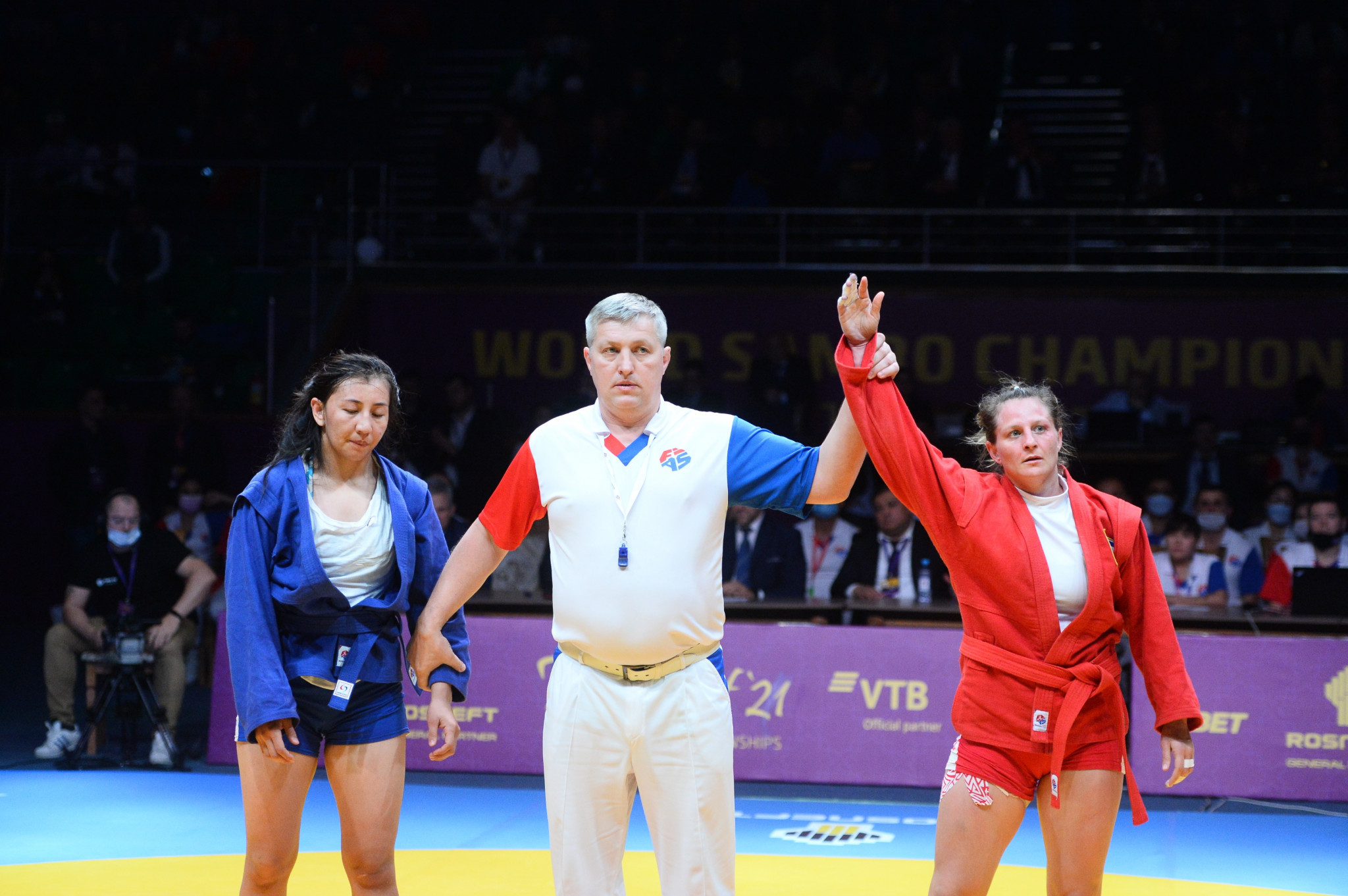 Alice Schlesinger defeated Dildash Kuryshbayeva of Kazakhstan in the women's under-72kg final ©FIAS