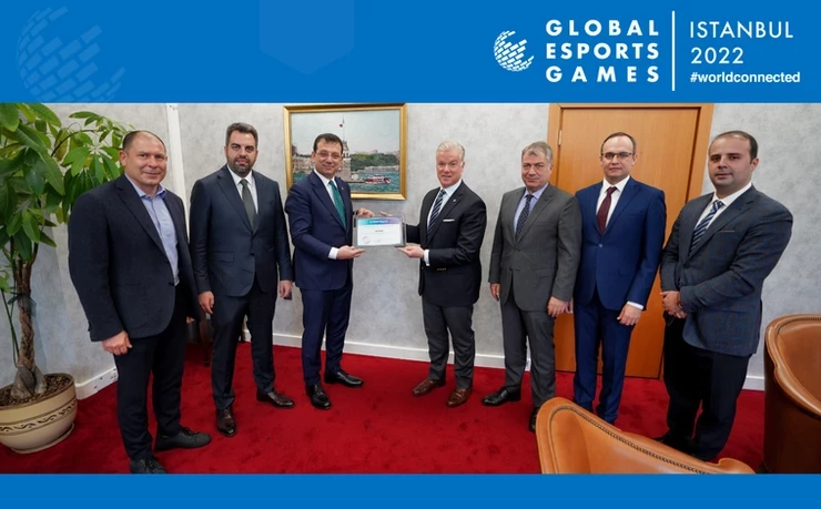 Global Esports Federation chief executive Paul J. Foster, centre, recently travelled to Istanbul to meet the city's Mayor Ekrem Imamoğlu to officially announce the Turkish city had been awarded the 2022 Global Esports Games ©GEF