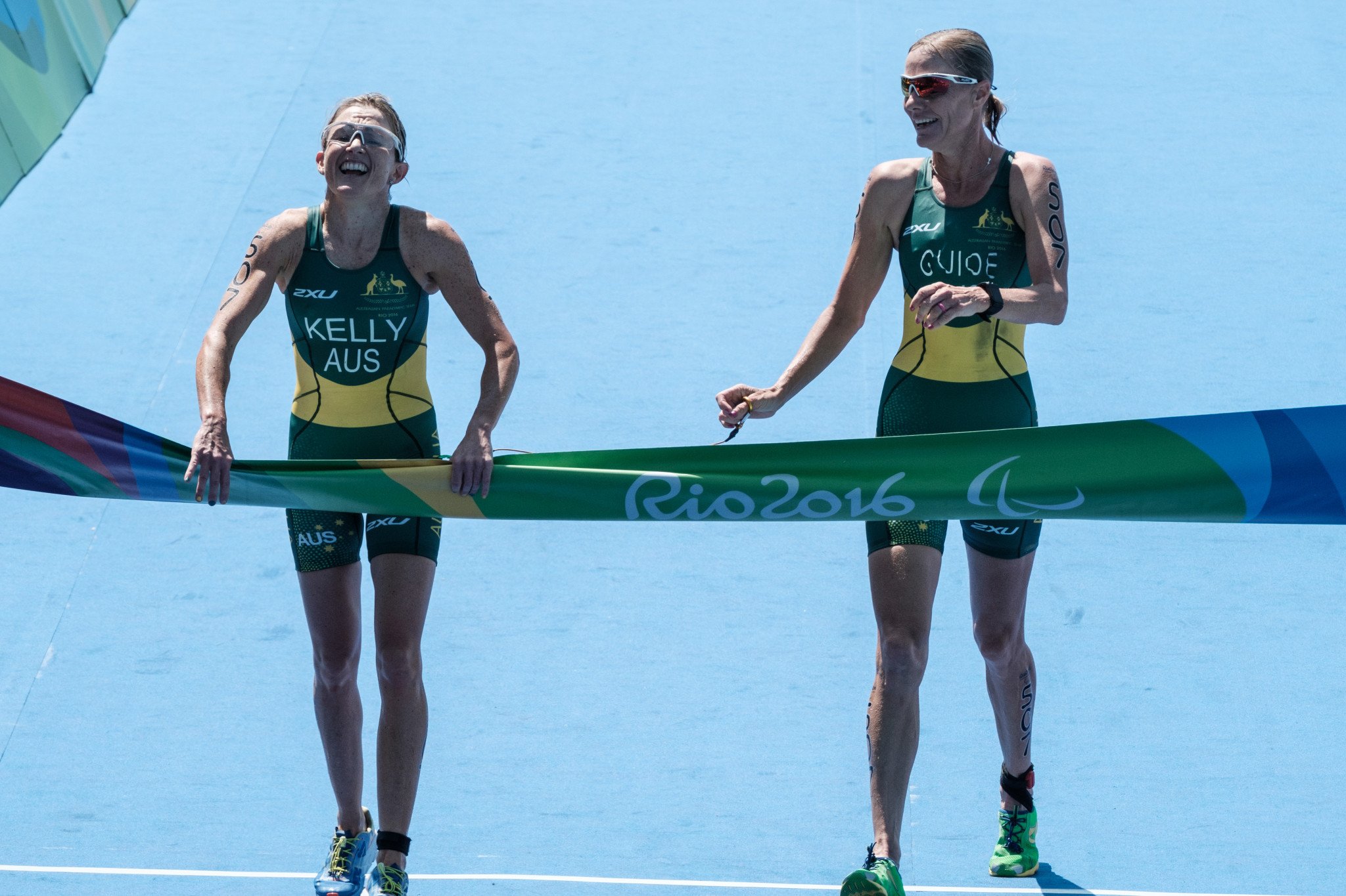 Katie Kelly, left, and her guide Michellie Jones won gold in the women's PT5 triathlon at Rio 2016 ©Getty Images