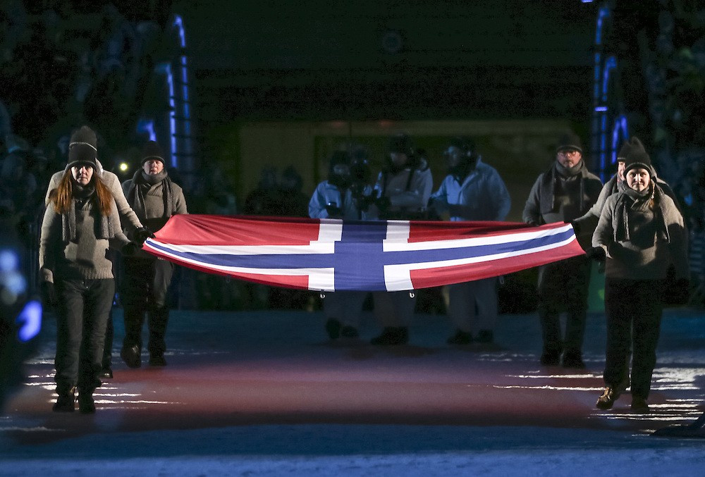 The unveiling of the Norwegian flag prompted the beginning of the formalities of the Ceremony ©YIS/IOC