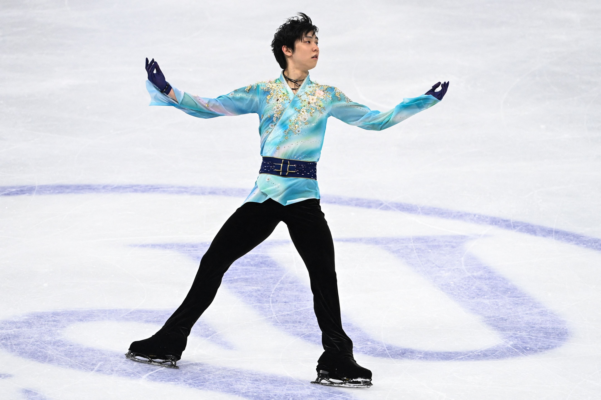Hanyu forced out second Grand Prix of Figure Skating leg with ankle injury
