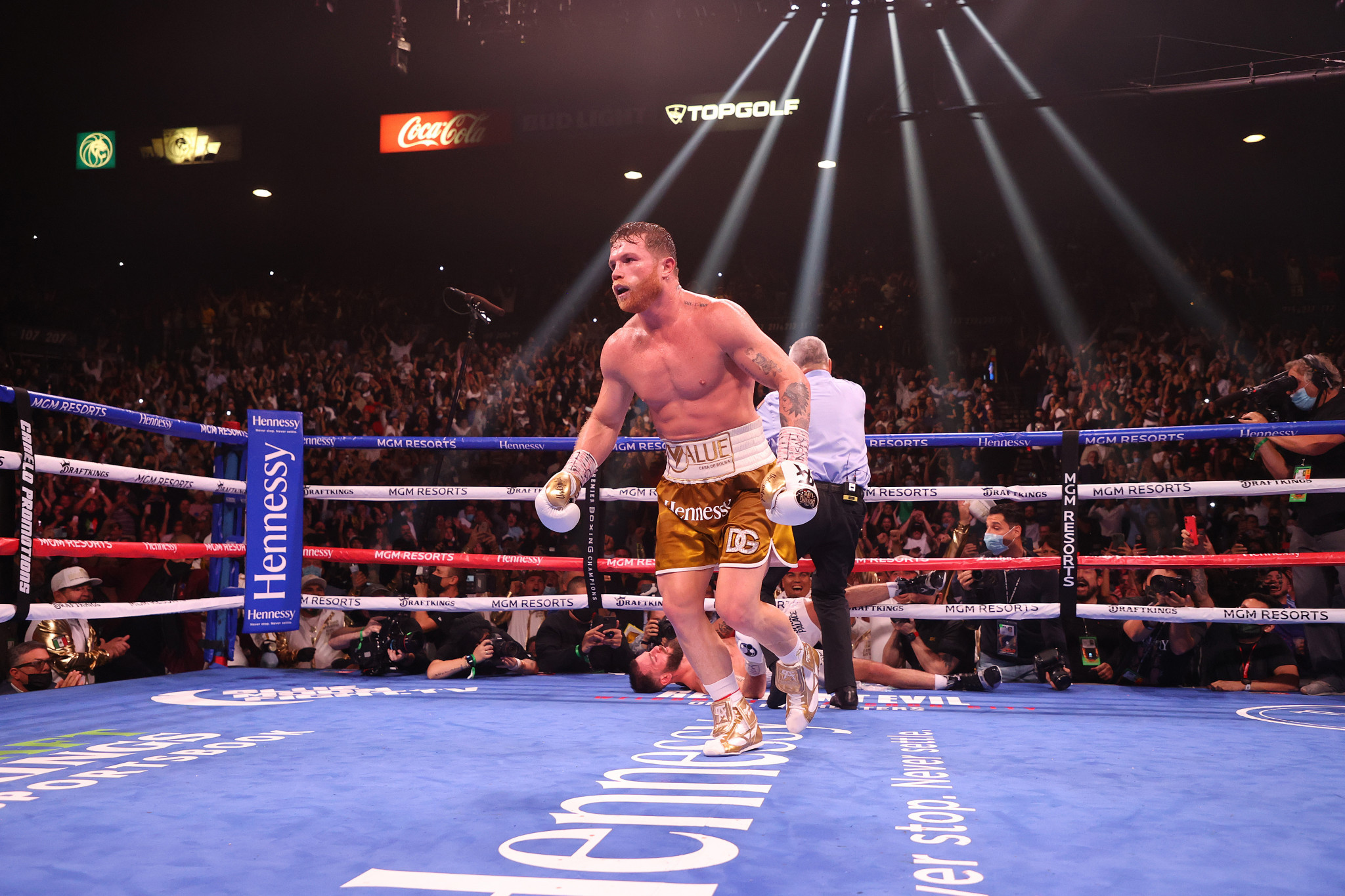Canelo Alvarez produced a brilliant performance against Caleb Plant to unify the world super-middleweight titles and become his nation's first-ever four-weight world champion ©Getty Images