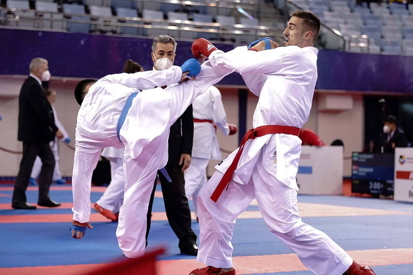 The men's event has been whittled down to the last 32 teams ©WKF