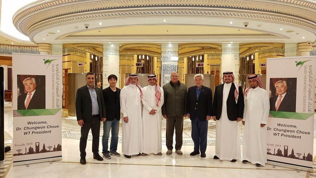 World Taekwondo President Chungwon Choue, third right, has been visiting Saudi Arabia for several years to help promote gender equality ©World Taekwondo