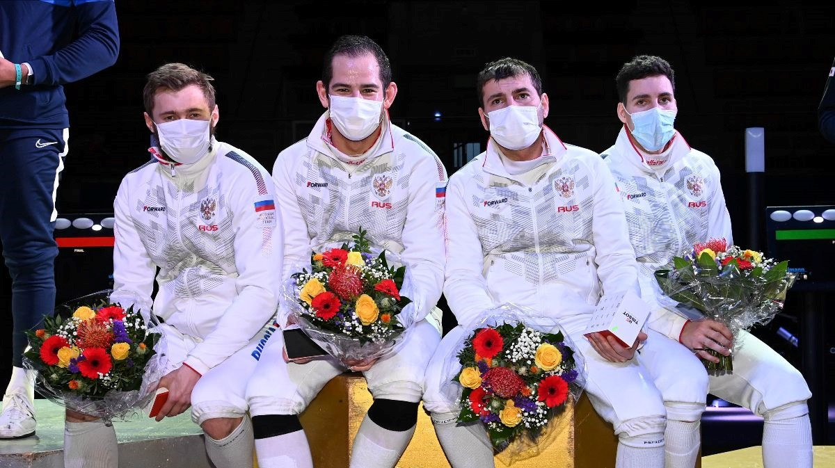 The Russian quartet held their nerve to win a thrilling men's épée team final ©FIE