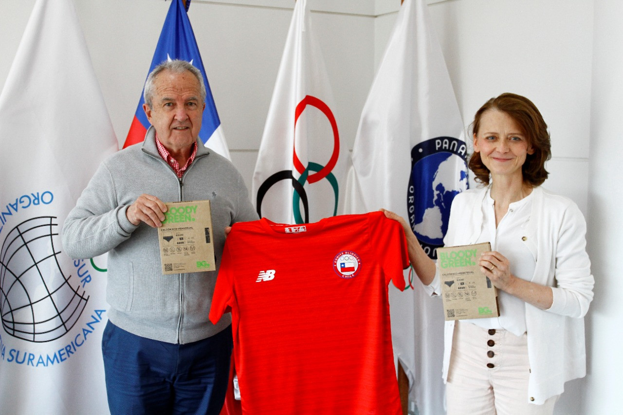 Chilean Olympic Committee President Miguel Ángel Mujica, left, signed an agreement alongside BloodyGreen chief executive Caroline Vlerick ©COCH