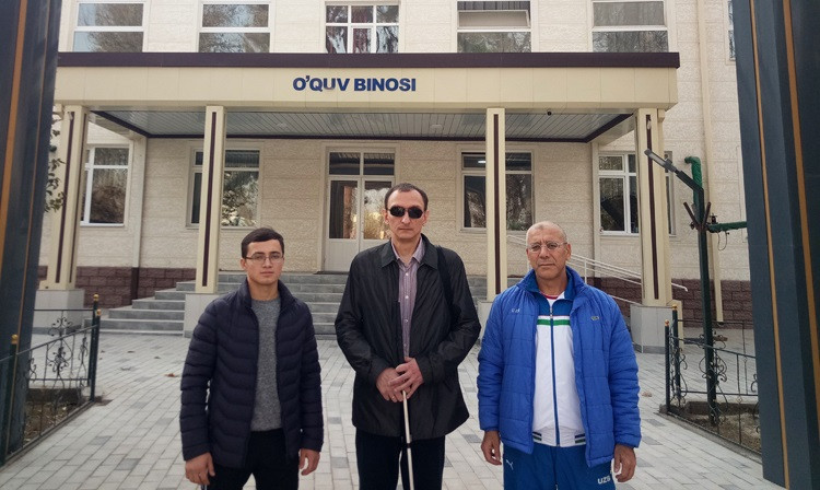 Roman Novikov, centre, attended a boarding school for blind and visually impaired students in Uzbekistan ©FIAS