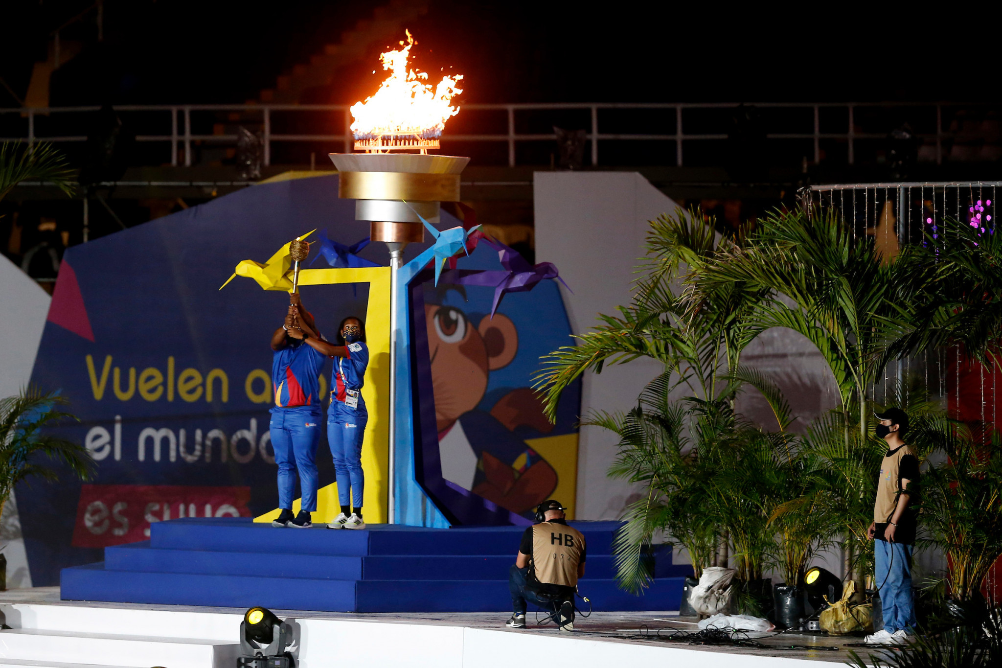 Colombian athletes Juan Morales and Valeria Cabezas lit the Junior Pan American Games flame ©Agencia.XpressMedia