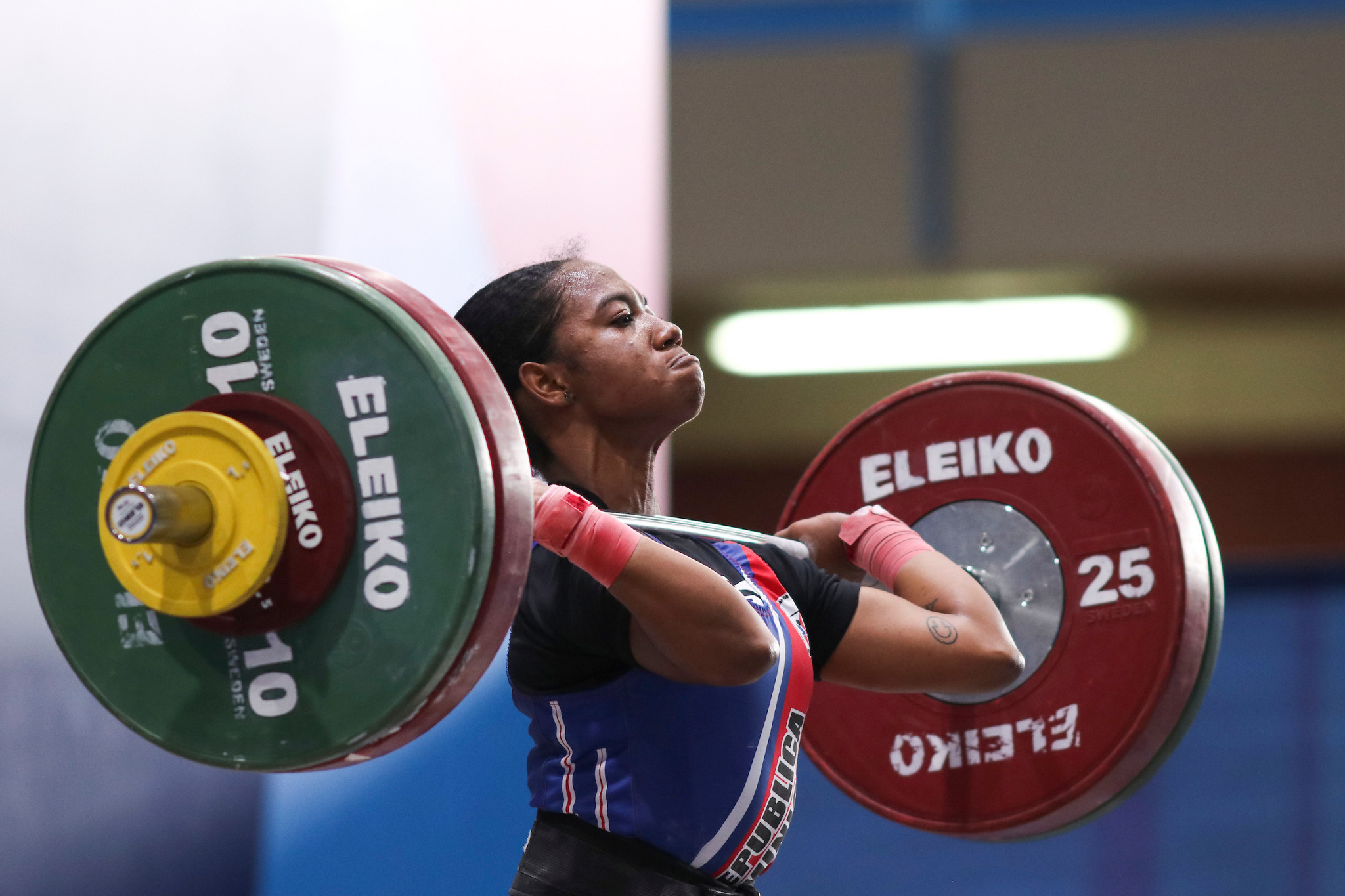 Dahiana Ortiz of the Dominican Republic pipped Mexico's Yesica Hernandez to the top of the podium in the women's under-49kg weightlifting competition ©Agencia.Xpress Media