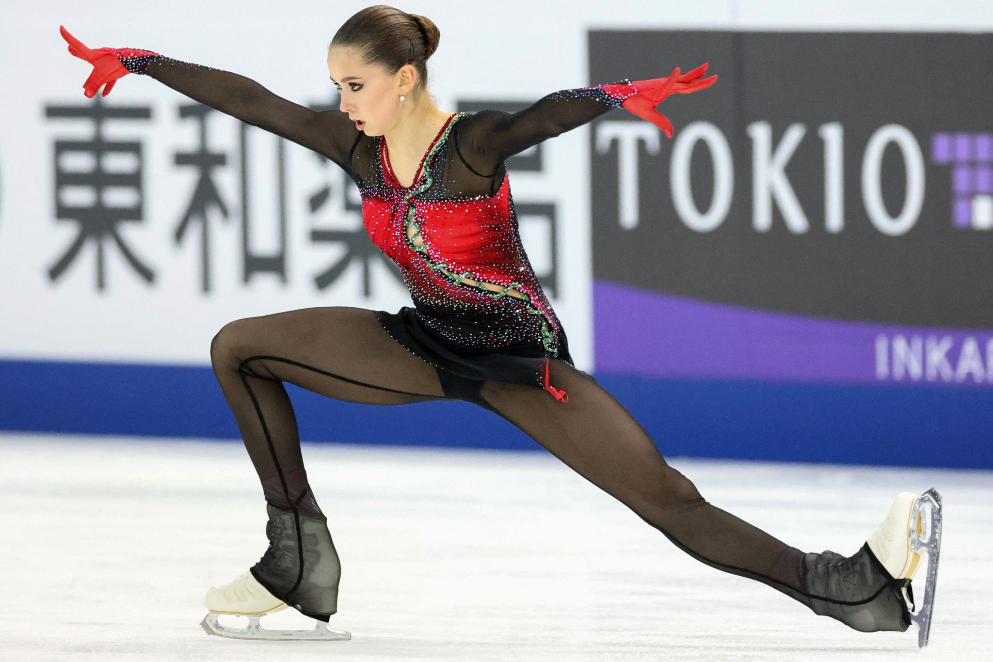 Kamila Valieva of Russia continued her record form for the previous day to win the women's event at the Rostelecom Cup ©Getty Images 