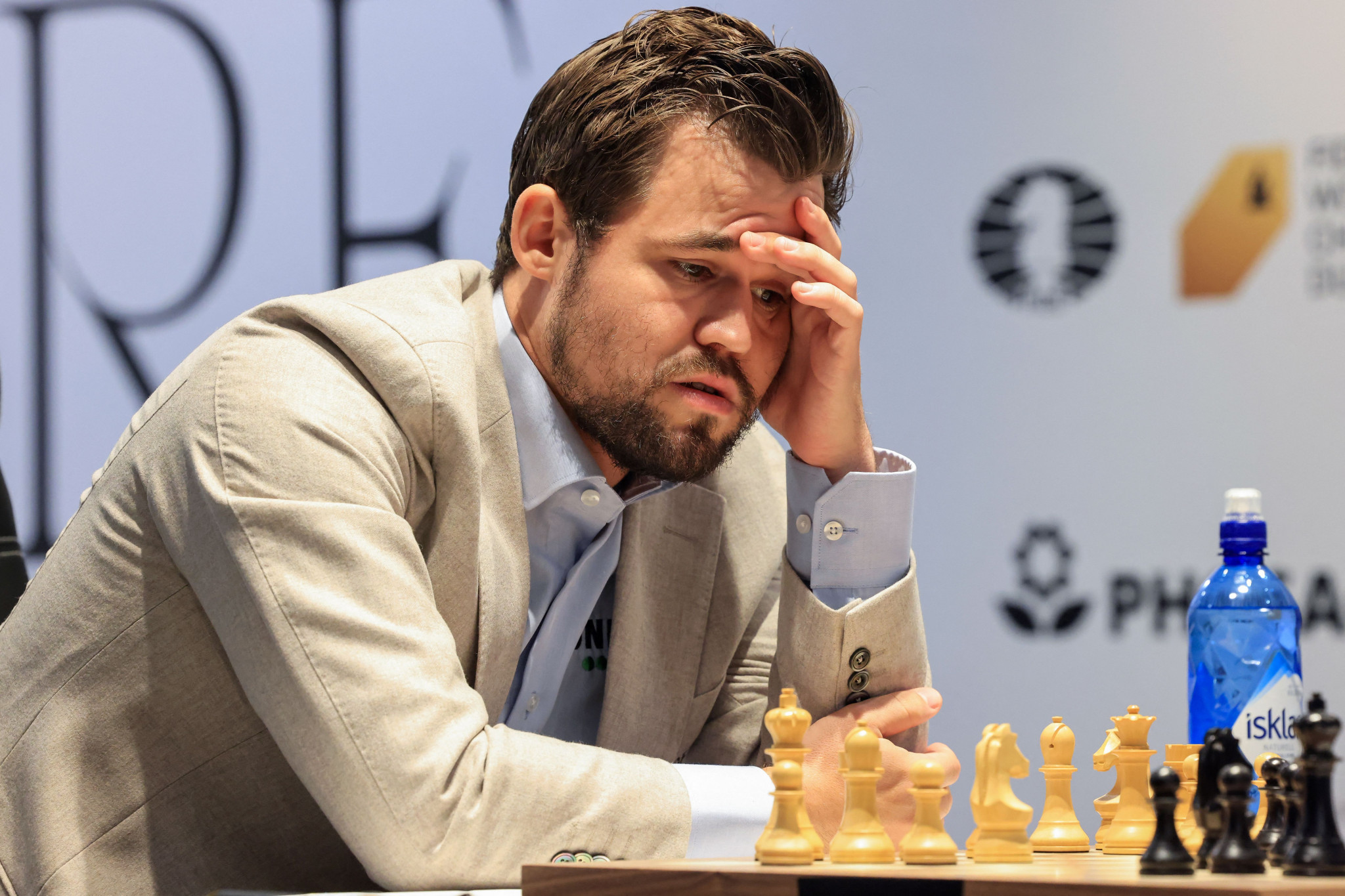 Carlsen and Nepomniachtchi share spoils in second game of FIDE World Championship
