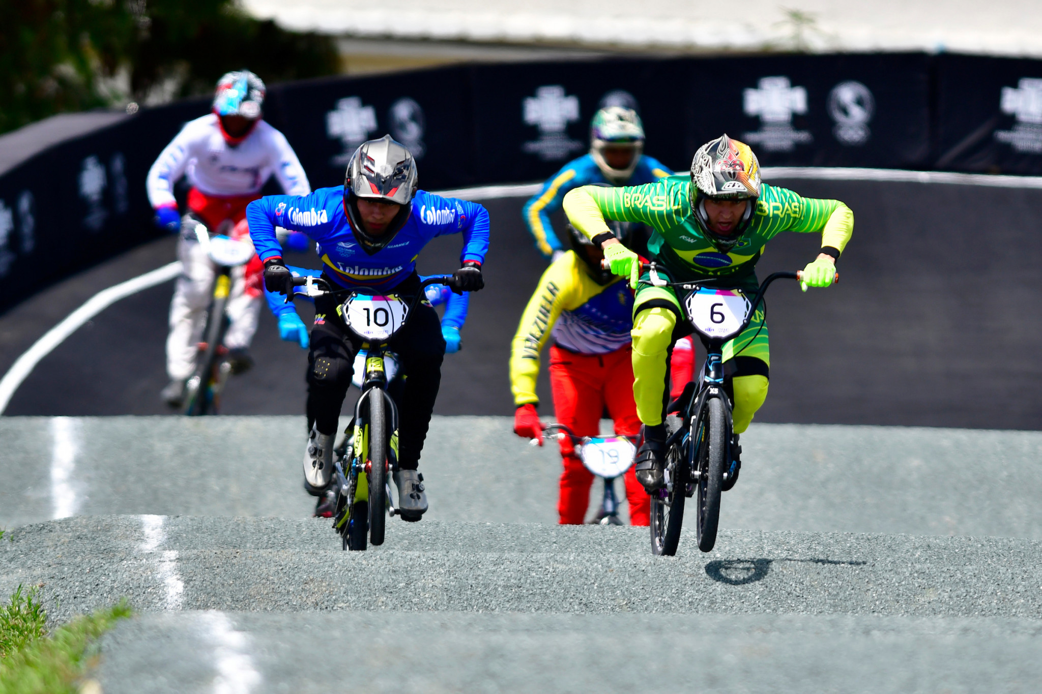 Mateo Carmona of Colombia, left, won men's BMX gold in a race that went down to the wire with Samuel Pereira of Brazil ©Agencia.Xpress Media