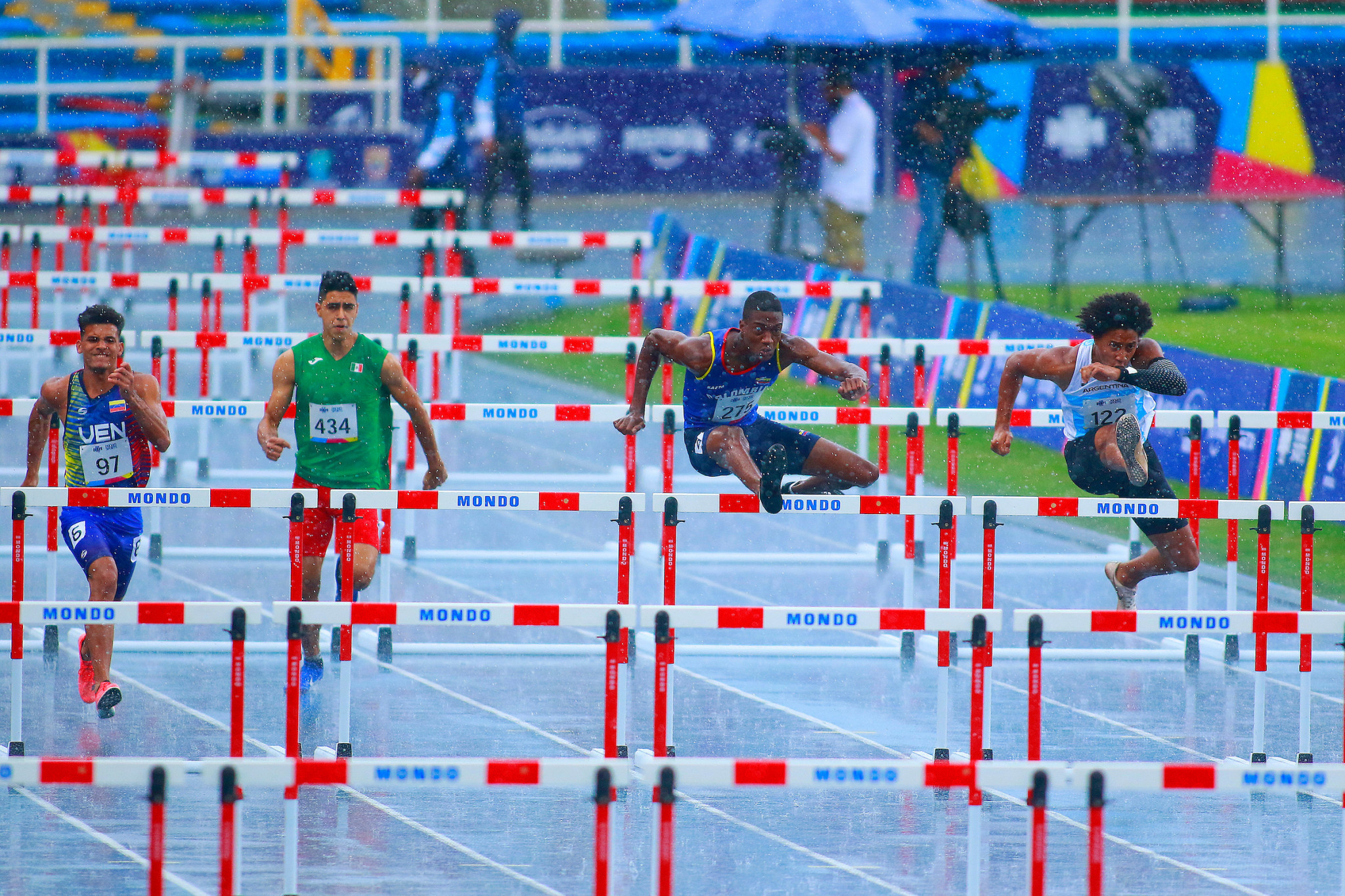 The men's decathlon began in a torrential downpour at the Pascual Guerrero Olympic Stadium ©Agencia.Xpress Media