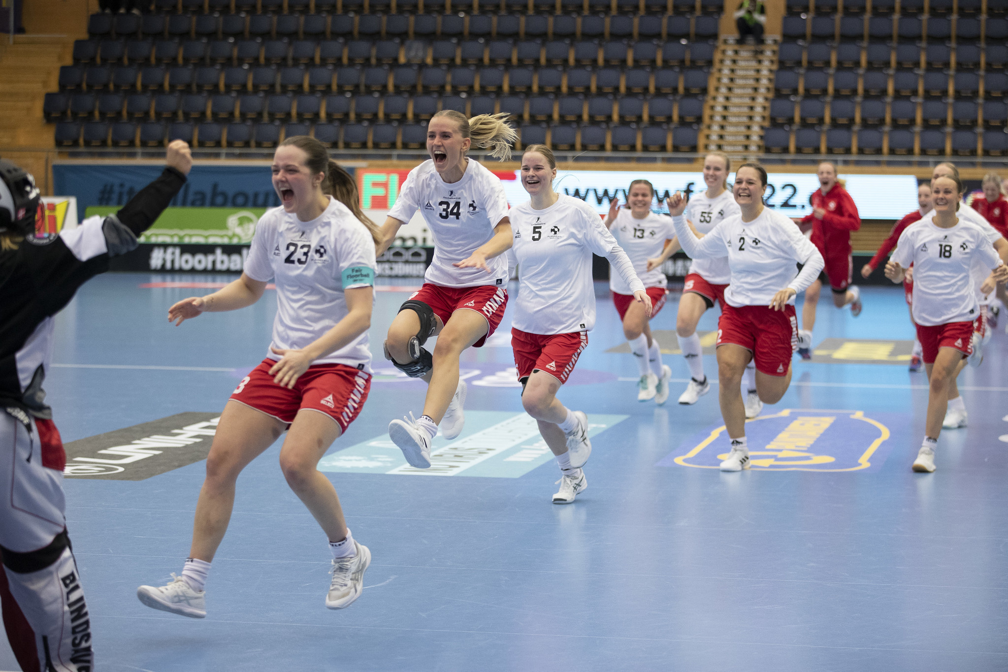 Slovakia thrash US 20-0 to reach Women's World Floorball Championship quarter-finals