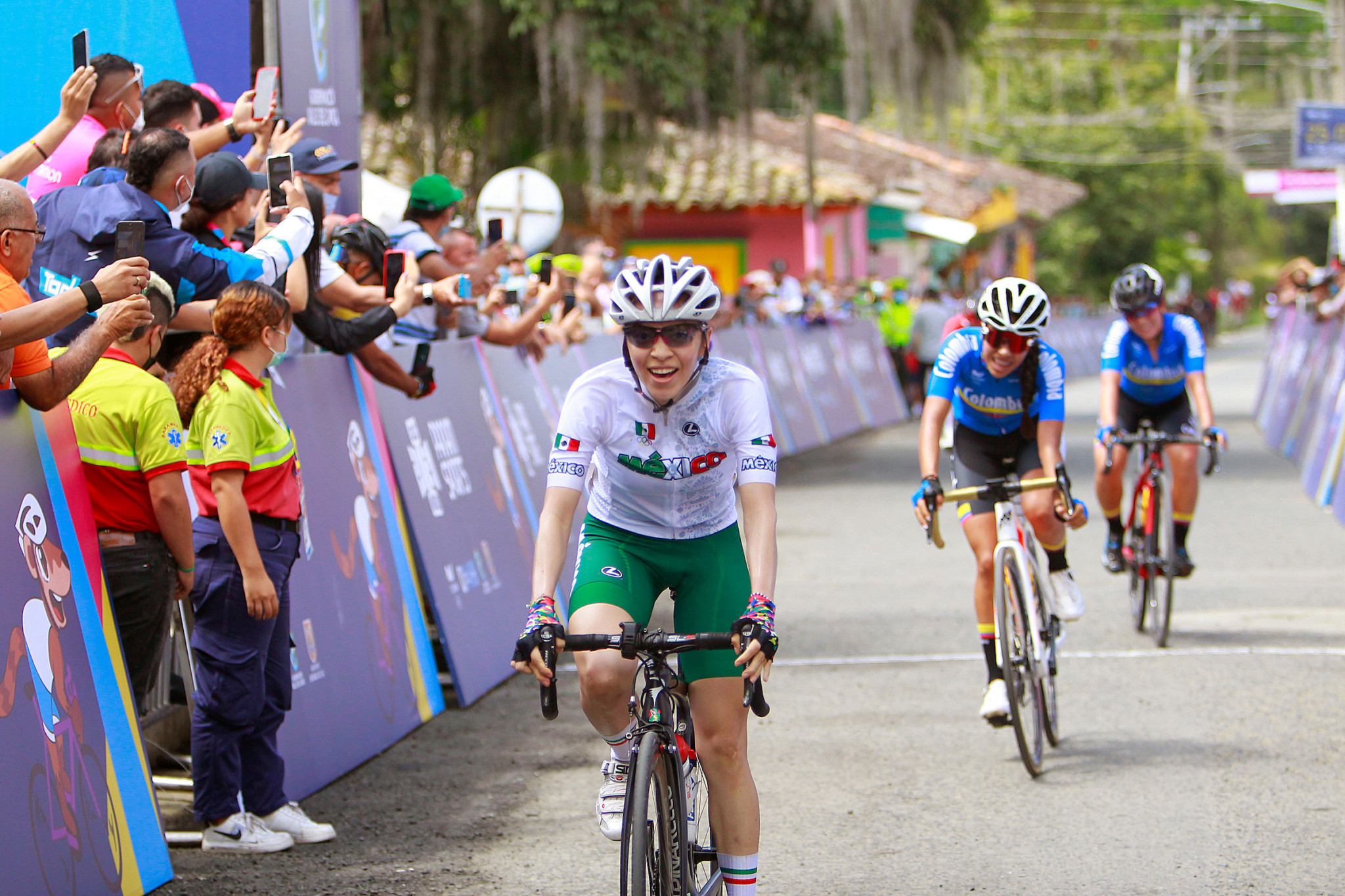 Mexico's Yareli Acevedo won the women's road race with Colombian duo Erika Botero López and Elizabeth Castaño Quintero following in second and third ©Agencia.Xpress Media