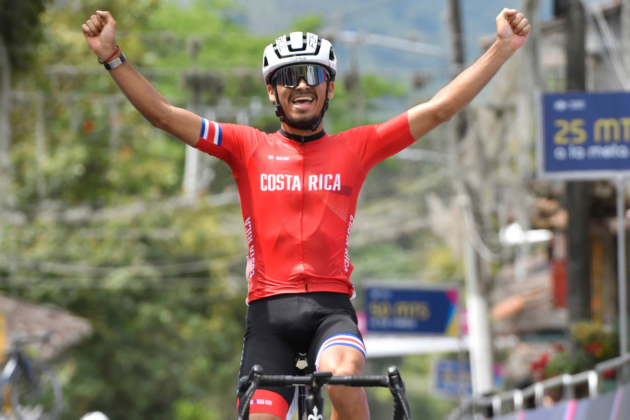 Costa Rica's Gabriel Rojas Campos prevented a fifth gold for Ecuador as he stormed to a 3:7:49.90 victory in the men's cycling road race to beat Harold Lopez Granizo ©Agencia.Xpress Media