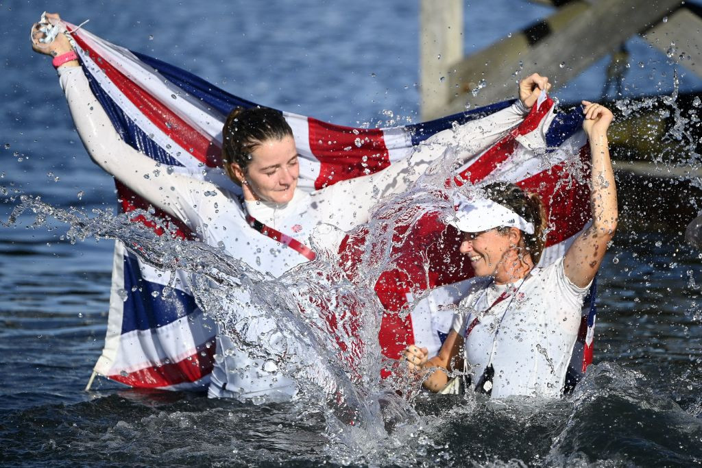 Britain's Hannah Mills and Eilidh McIntyre have been crowned female 2021 Rolex World Sailor of the Year ©Getty Images