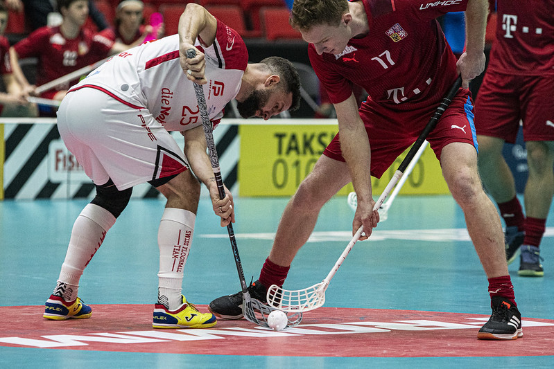 Switzerland beat the Czech Republic 4-2 in a dramatic Group B encounter ©IFF