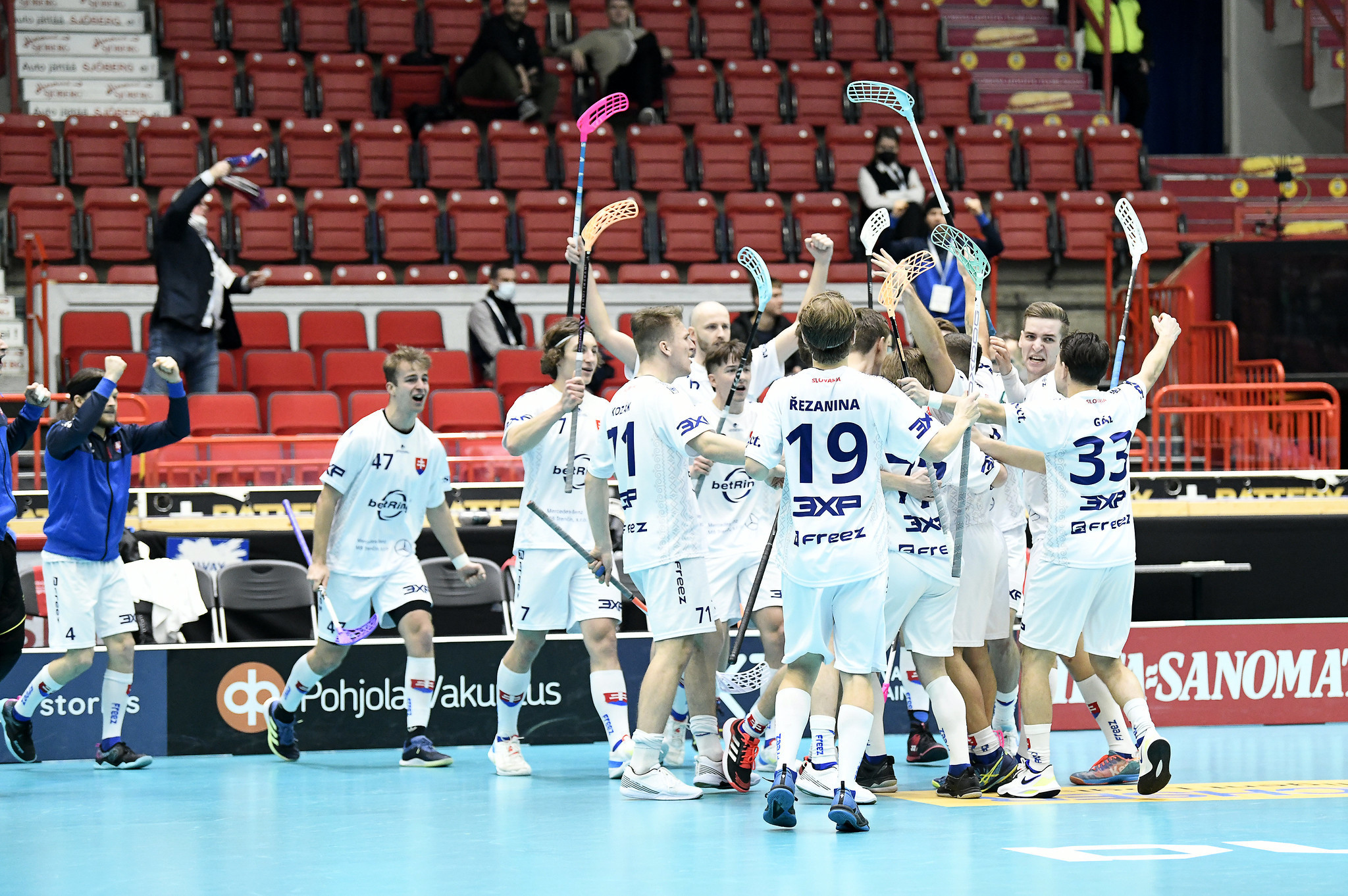 Slovakia earn quarter-final tie with defending champions at Men's World Floorball Championship
