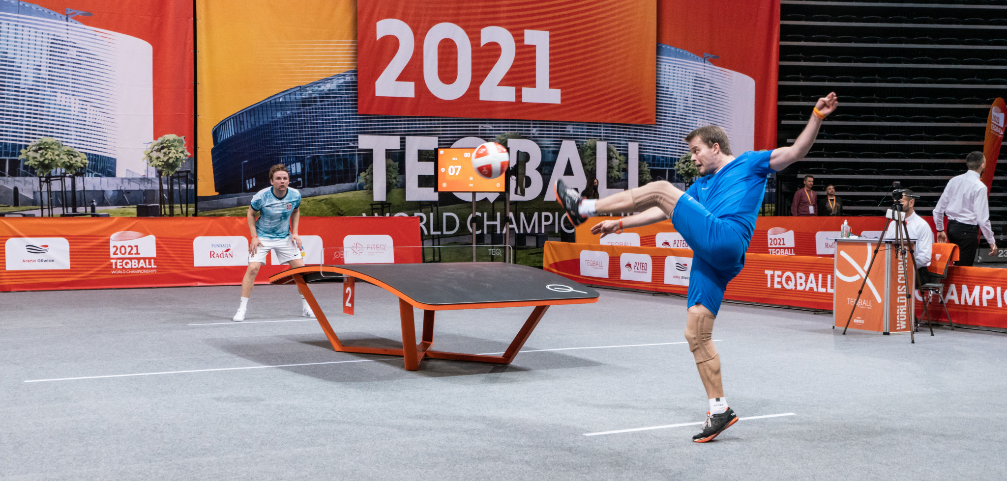 Norway's Jonathan Olsen and "neutral" Russian Teqball Athlete Kirill Zemskov met in the men's singles group stage ©FITEQ