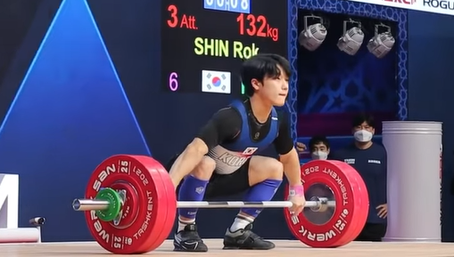 South Korean teenager Shin stuns older rivals at IWF World Championships