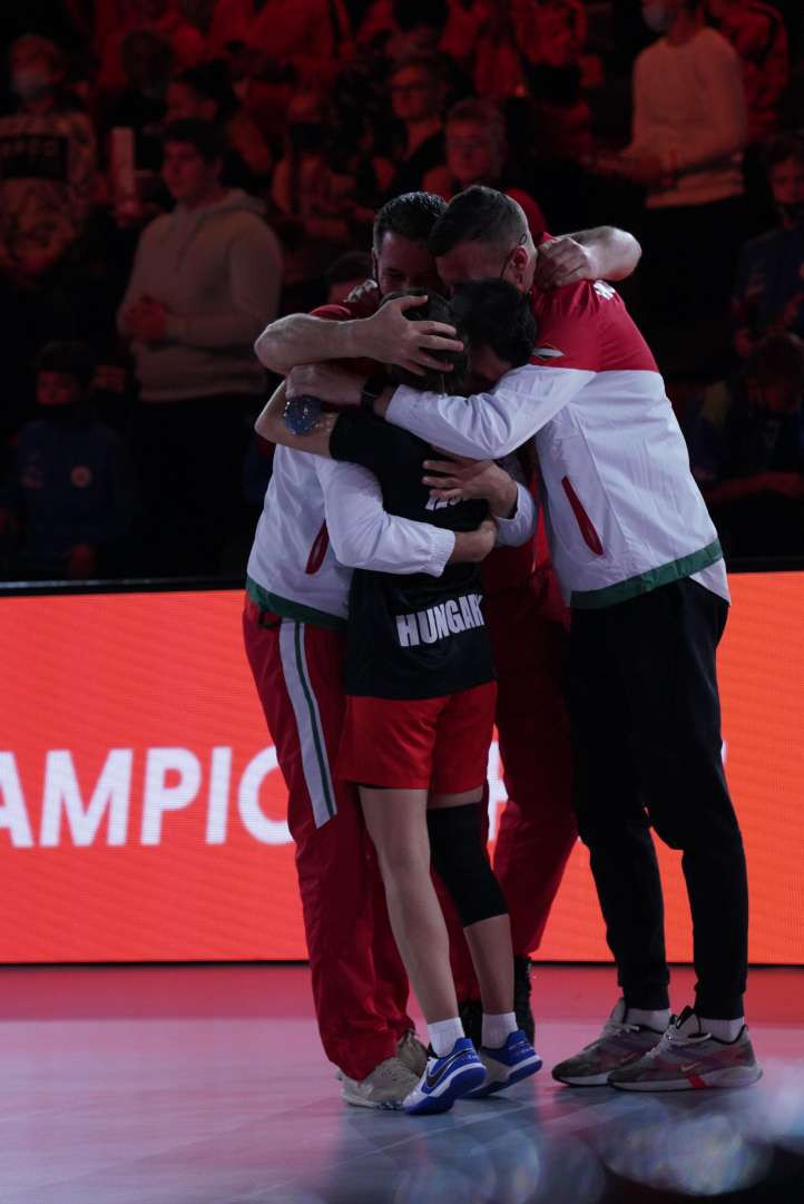 Hungary's Anna Izsák is embraced by her coaching staff after her 12-8, 12-7 victory over Paulina Łężak of Poland ©FITEQ