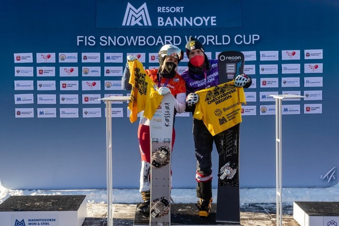Julie Zogg, left, and Andreas Prommegger won the parallel slalom discipline at the FIS Snowboard World Cup in Lake Bannoye ©FIS