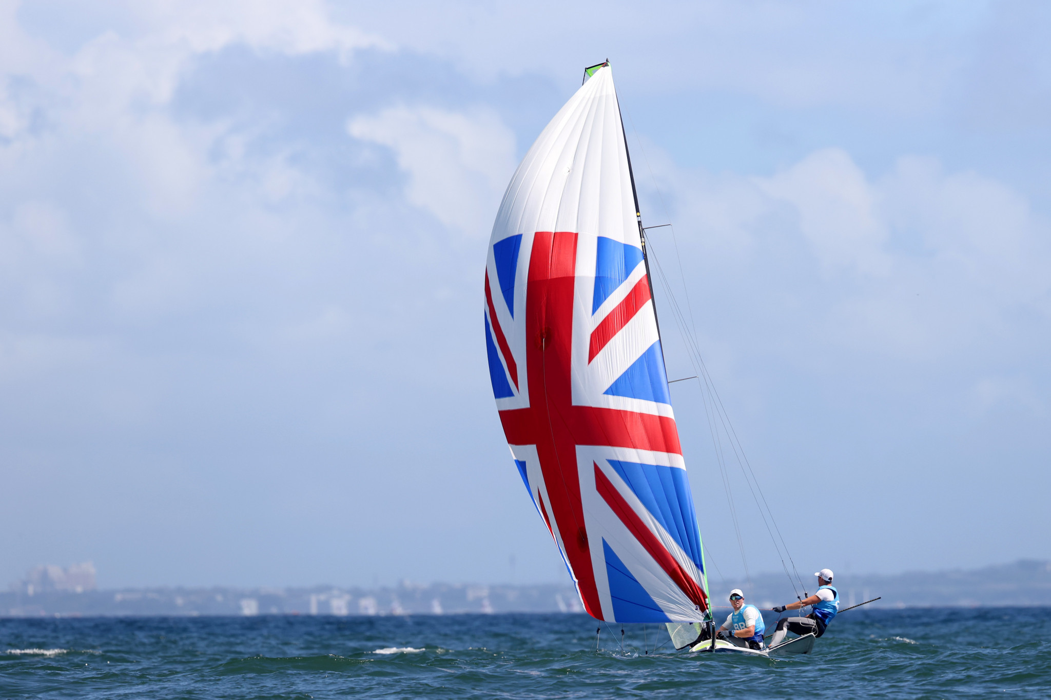 Stuart Bithell won gold in the men's 49er event at Tokyo 2020 with Dylan Fletcher ©Getty Images