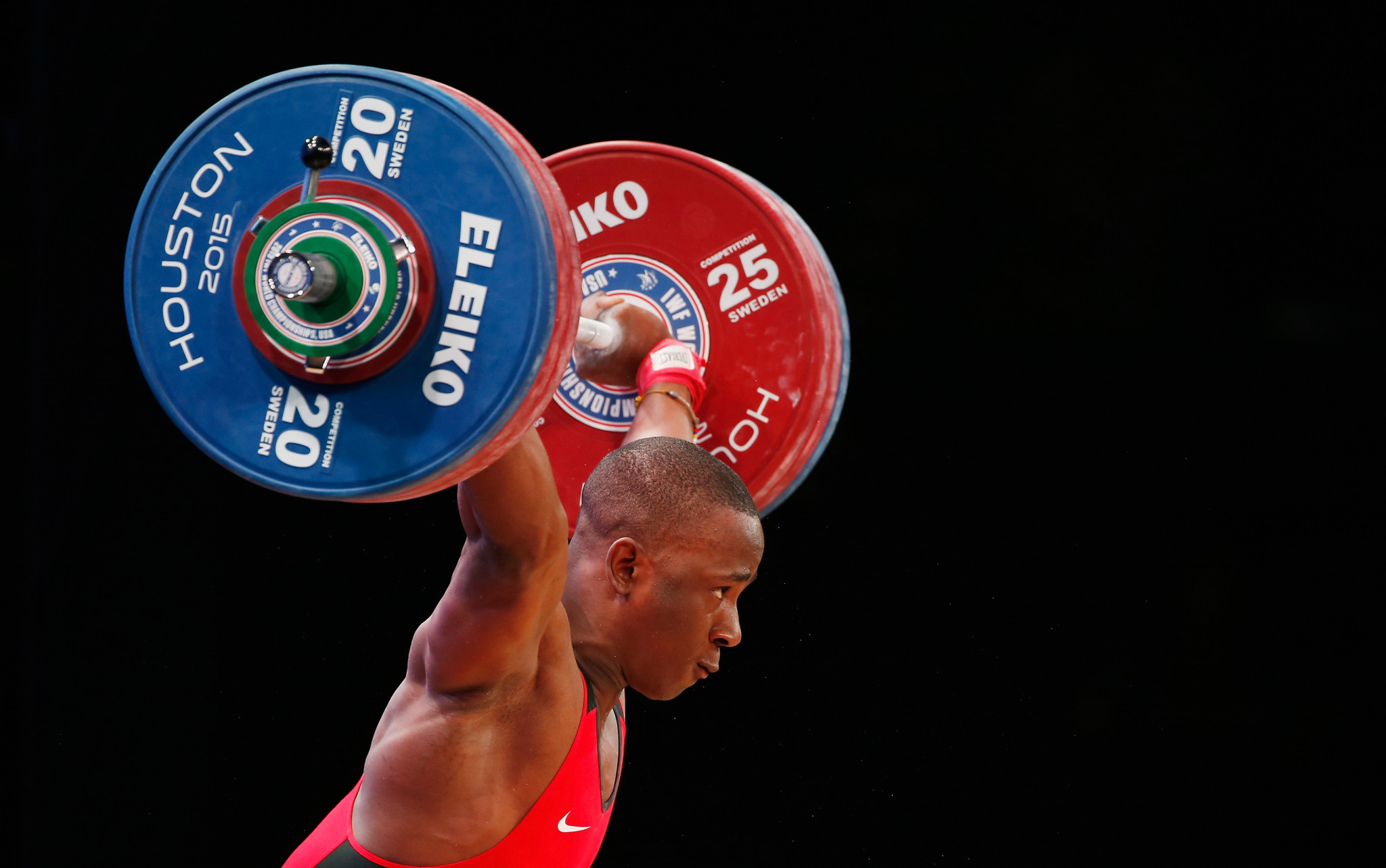 Lesman Paredes broke a world record as he won the men's 96kg world title in Tashkent ©Getty Images