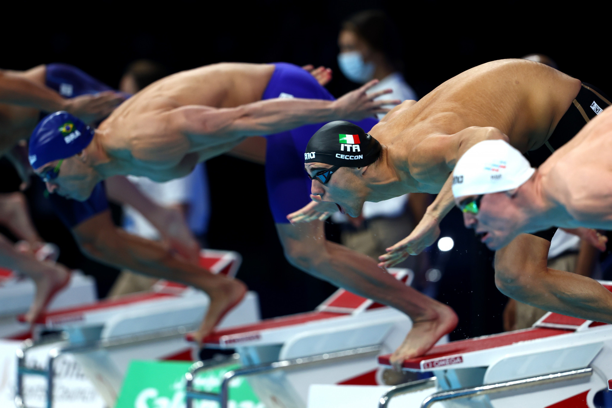 Italy's Thomas Ceccon, centre, looks to make a strong start as he propels himself off the diving board ©Getty Images