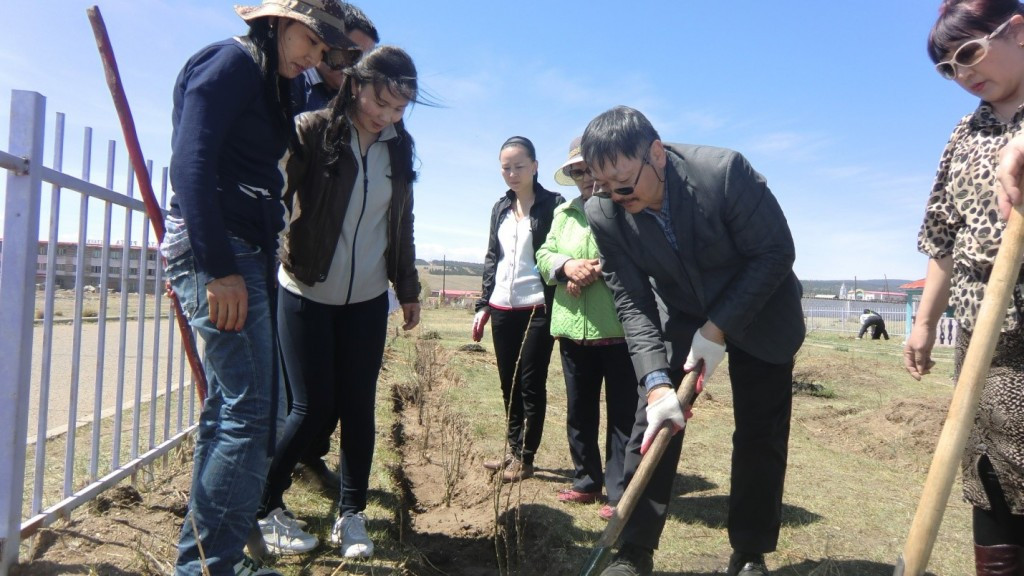Mongolian NOC vice-president Tsendiin Damdin and Oyuunbold's former teammates were among those to plant 400 trees