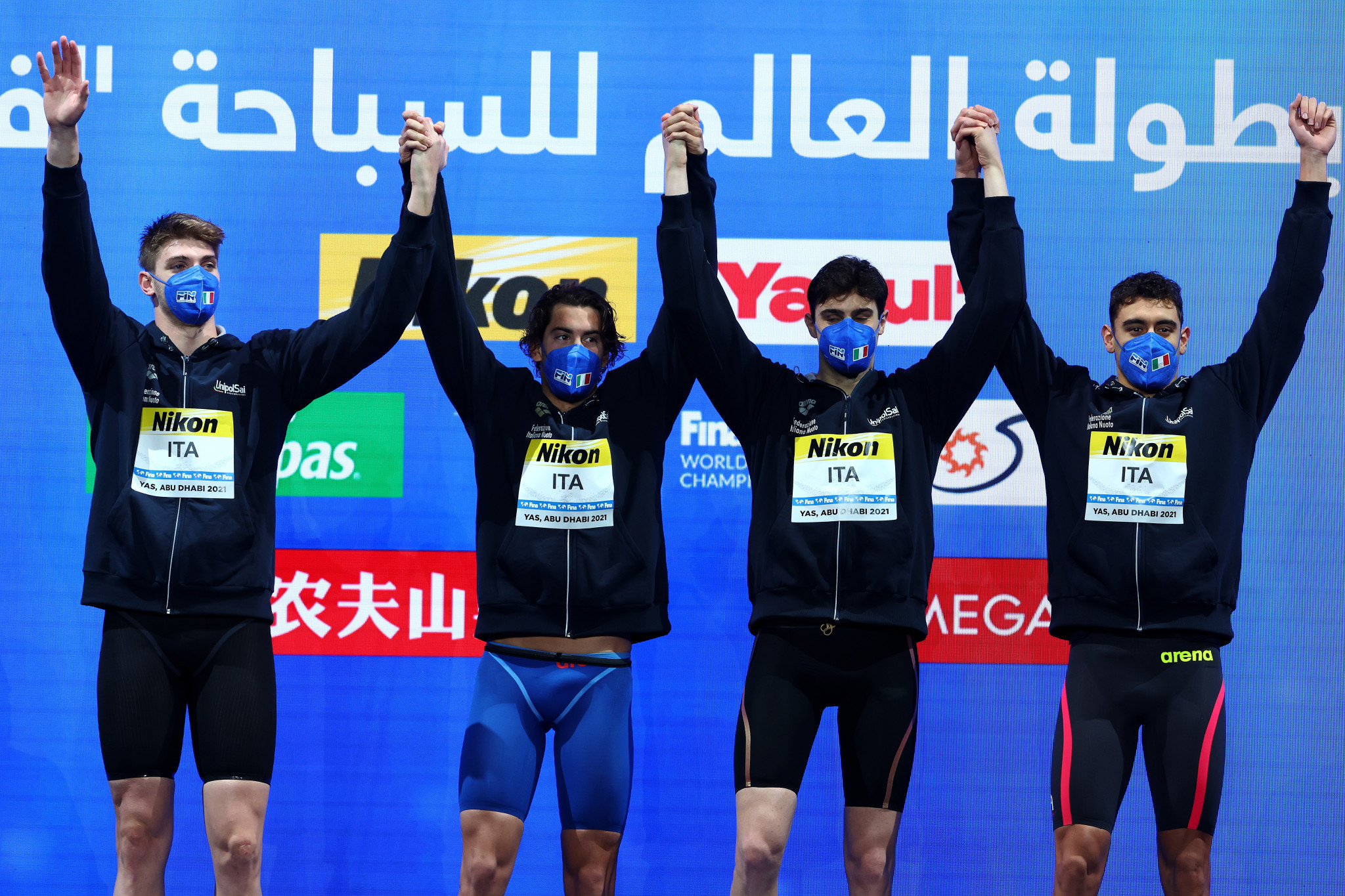 Left to right, Leonardo Deplano, Alessandro Miressi, Manuel Frigo and Lorenzo Zazzeri of Italy pose with their gold medals after the victory ceremony in the men's 4x50m freestyle relay ©Getty Images