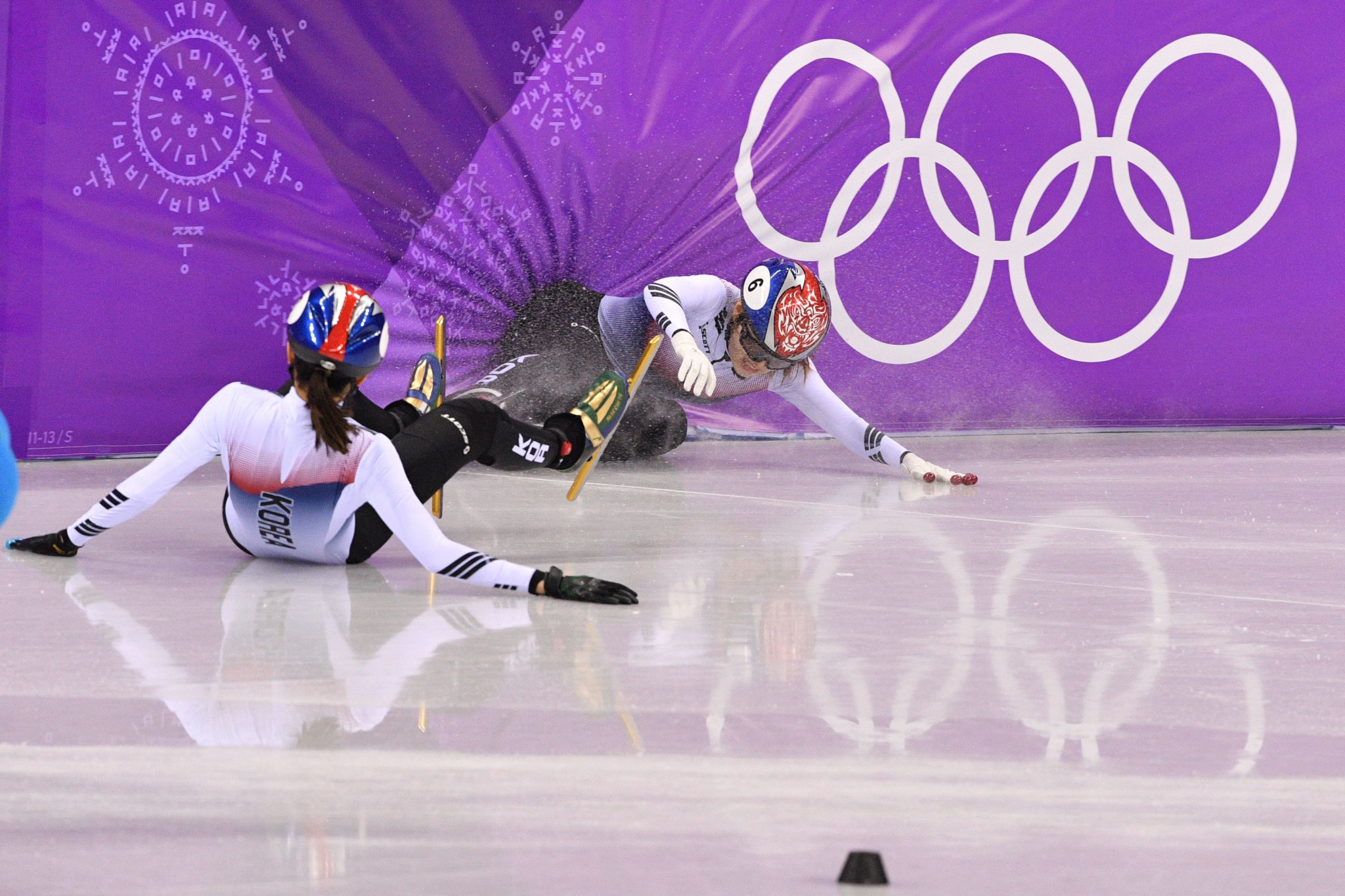 Shim Suk-hee and Choi Min-jeong crashed out of the women's 1,000m final at Pyeongchang 2018 ©Getty Images