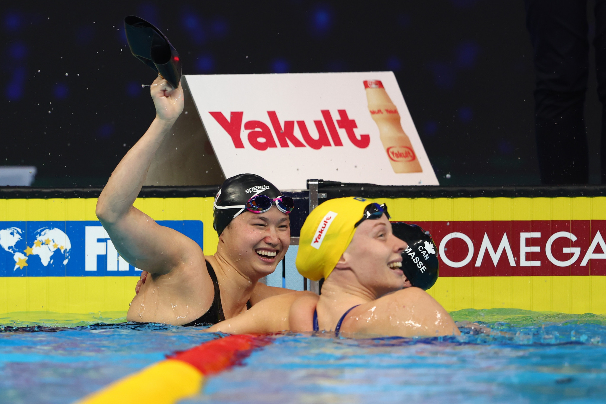 Margaret Mac Neil celebrates after breaking the women's 50m backstroke world record in the final ©Getty Images